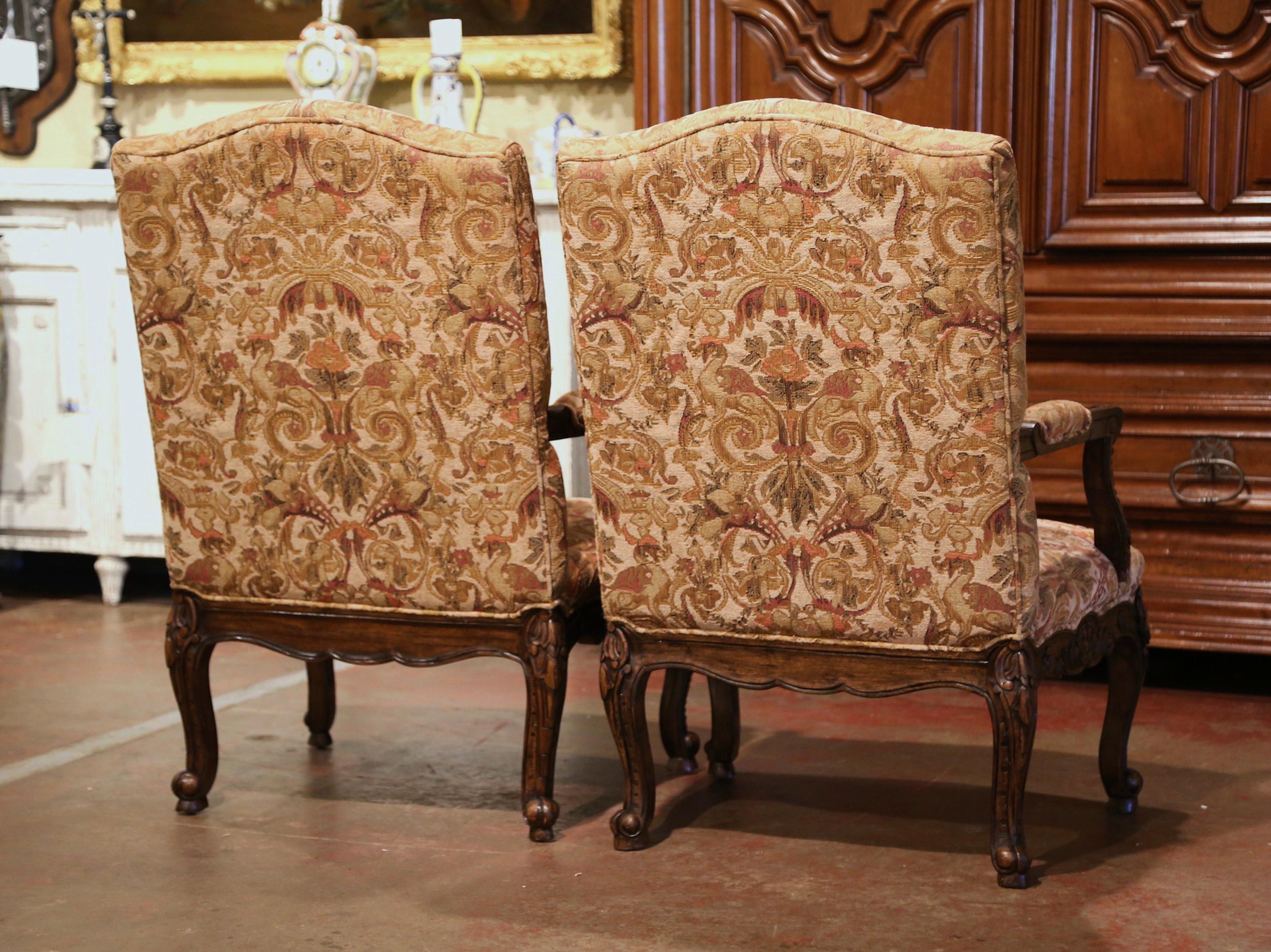 Pair of Early 20th Century Louis XV Carved Walnut Armchairs from Provence For Sale 6
