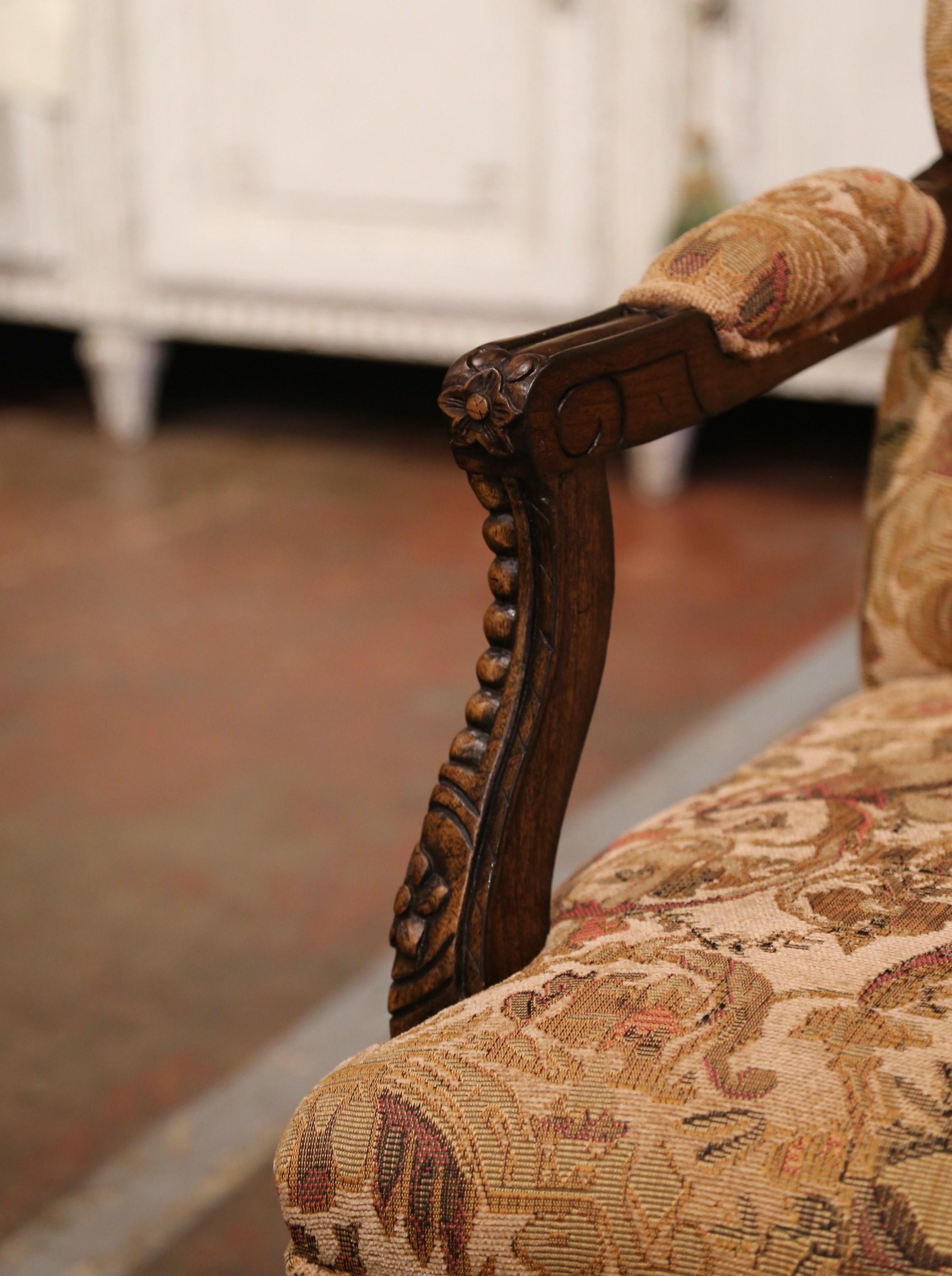 Pair of Early 20th Century Louis XV Carved Walnut Armchairs from Provence For Sale 1