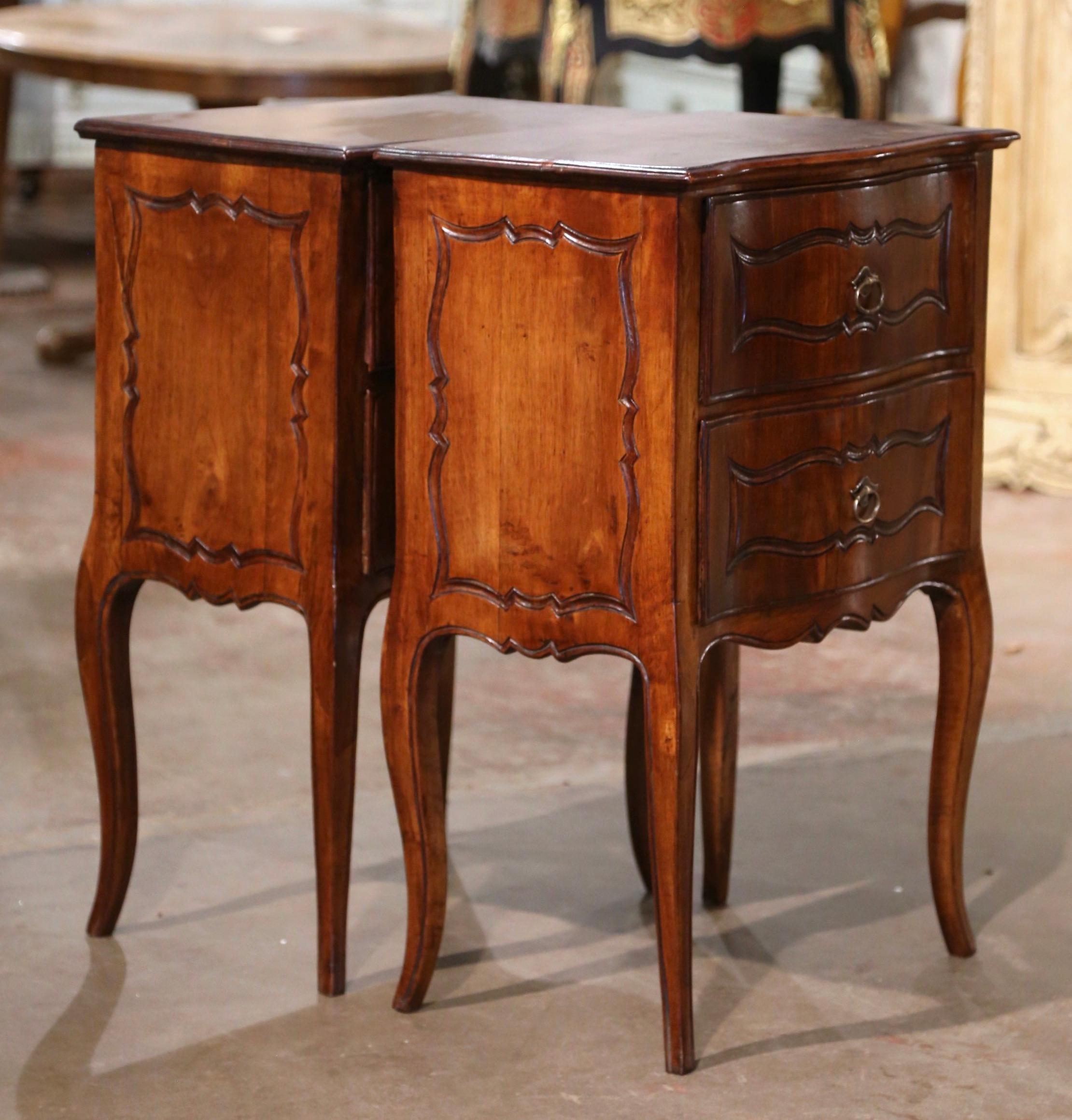 Pair of Early 20th Century Louis XV Carved Walnut Bombe Two-Drawer Nightstands 5
