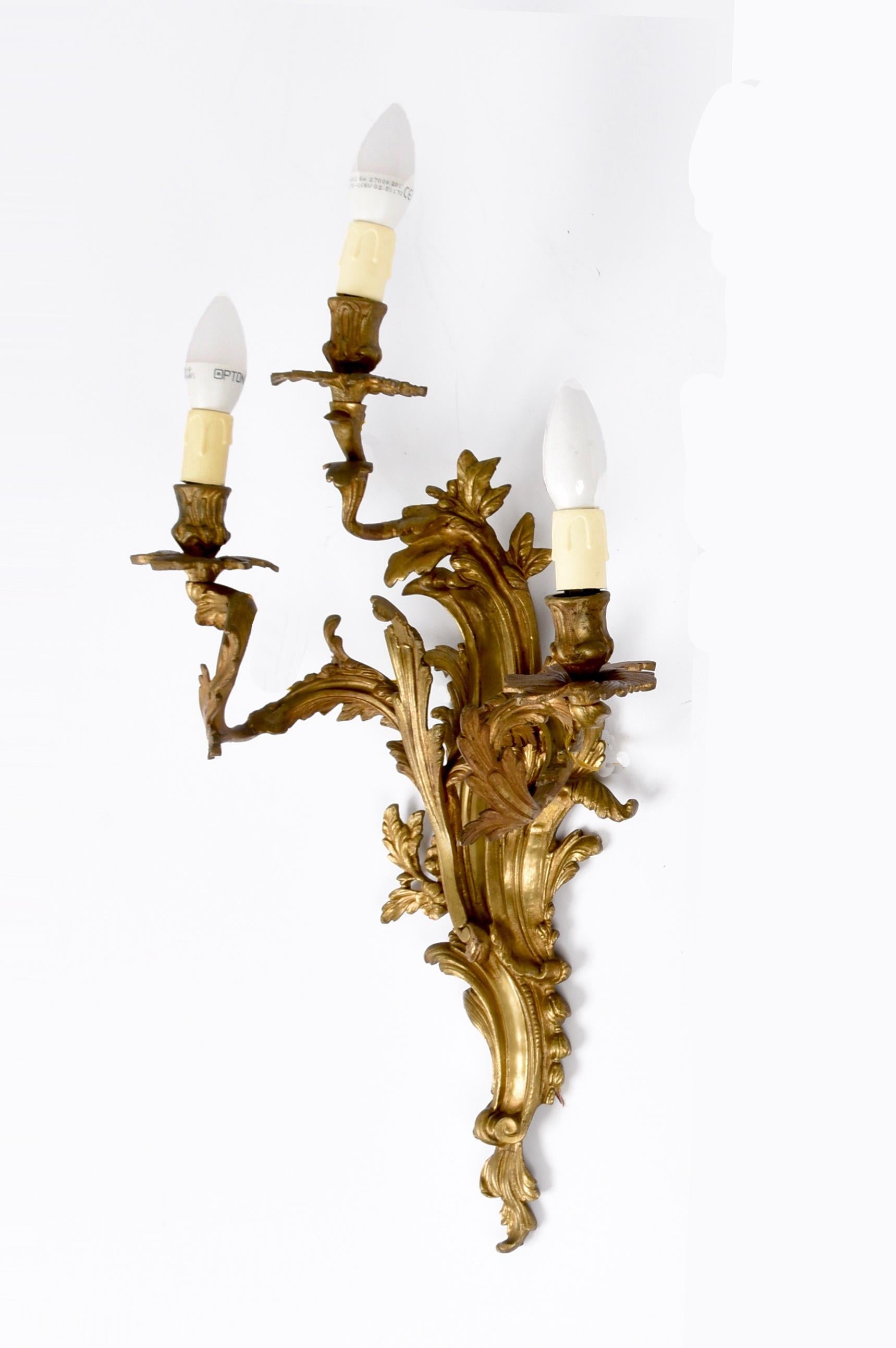 Pair of Early 20th Century Louis XV Gilded Bronze and Brass French Sconces 2