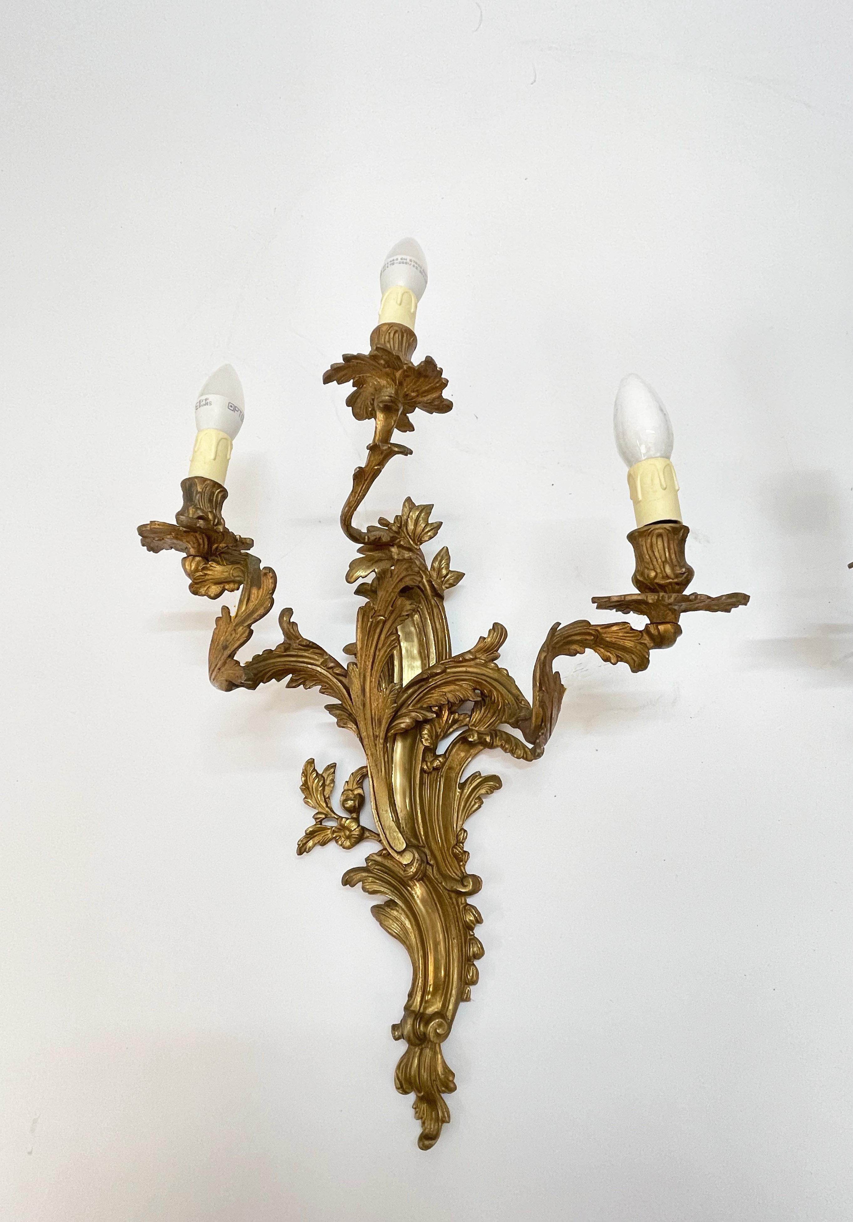Pair of Early 20th Century Louis XV Gilded Bronze and Brass French Sconces 3