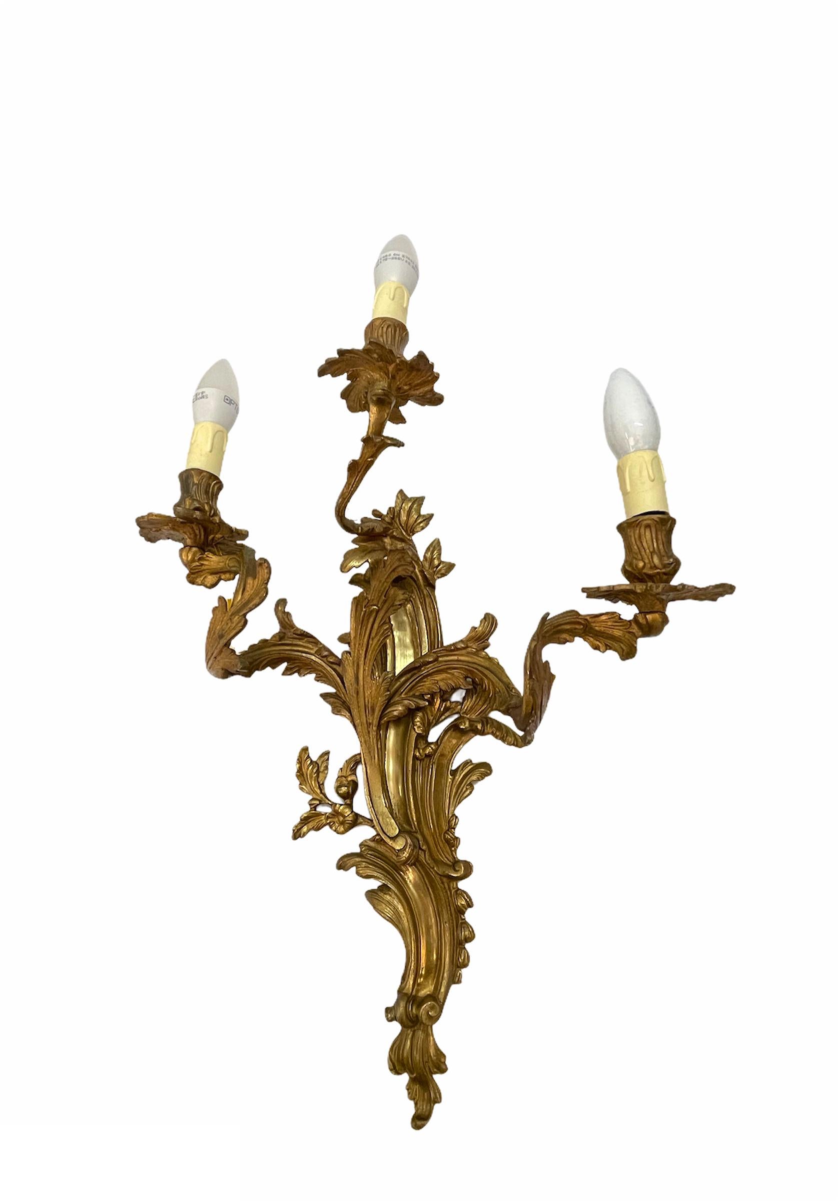 Pair of Early 20th Century Louis XV Gilded Bronze and Brass French Sconces 5