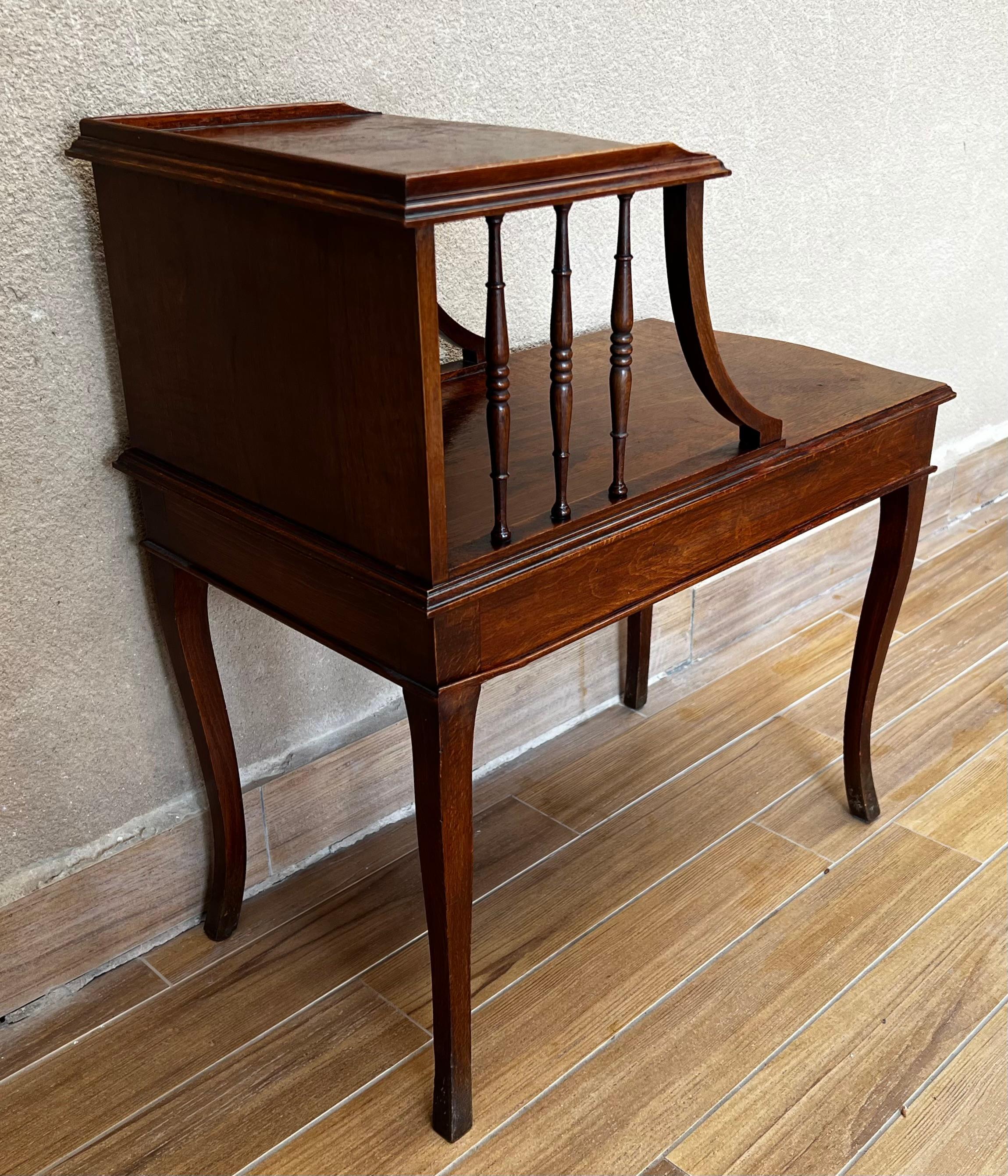 Pair of Early 20th Century Louis XV Two Tier Walnut Nightstands Bedside Tables In Good Condition For Sale In Miami, FL