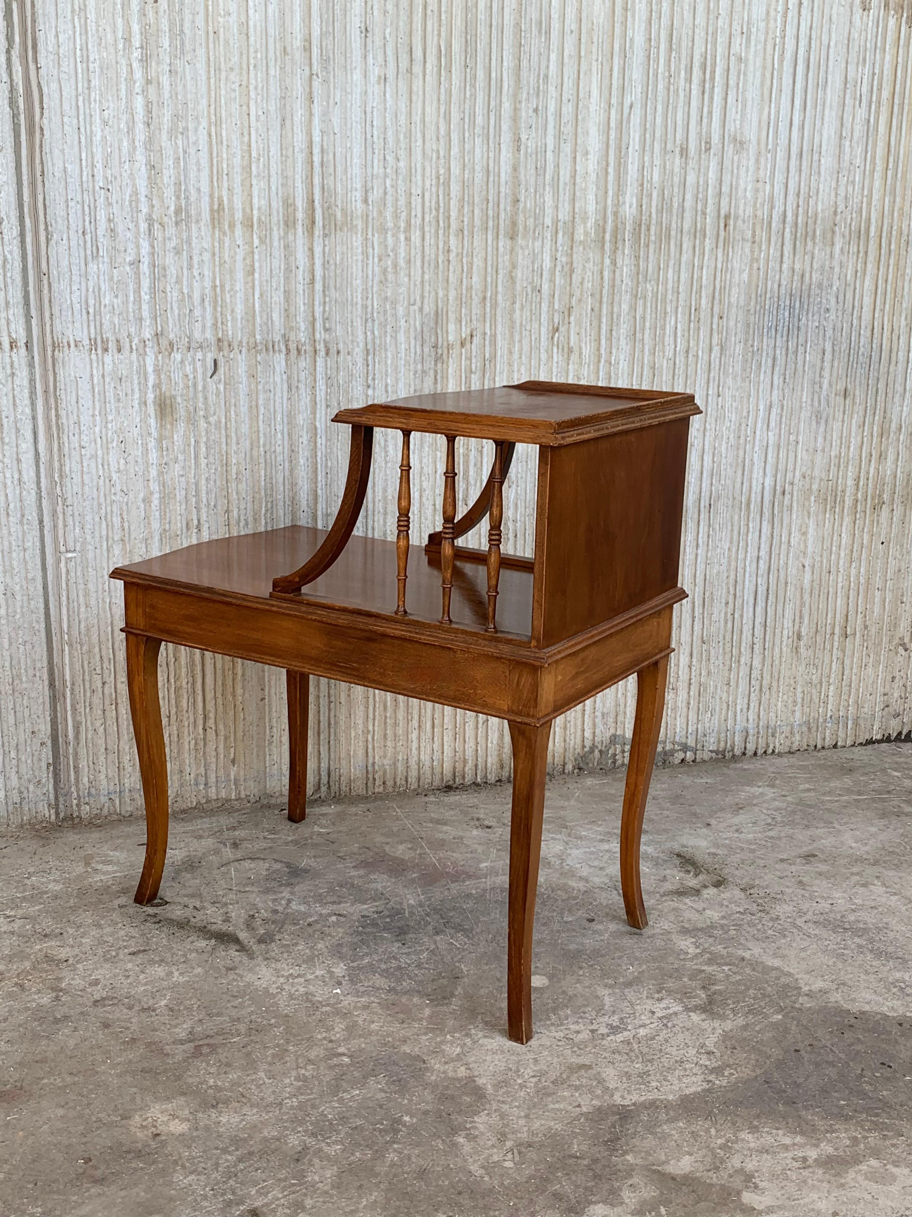 Pair of Early 20th Century Louis XV Walnut Nightstands Bedside Tables For Sale 7