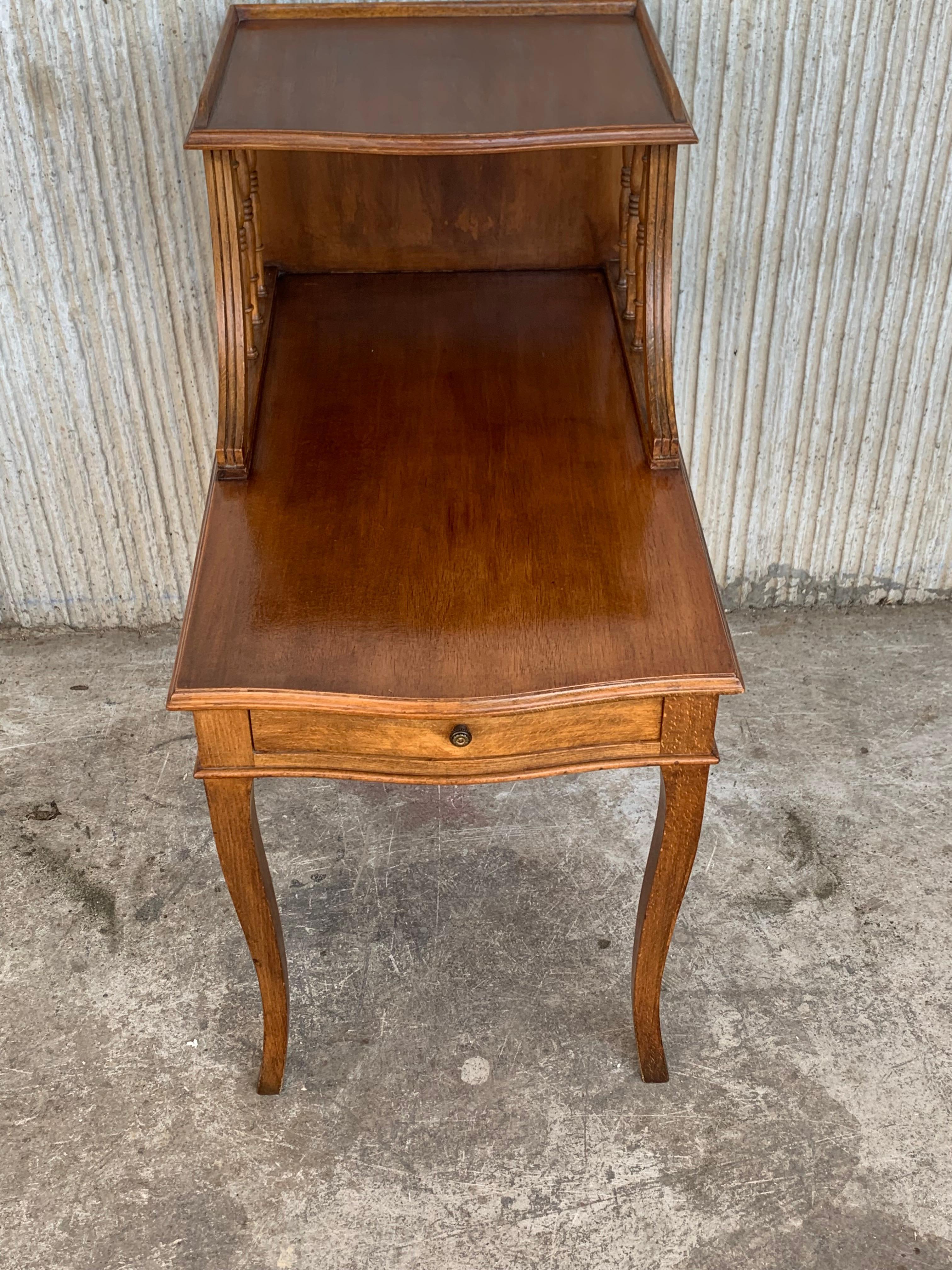 Pair of Early 20th Century Louis XV Walnut Nightstands Bedside Tables For Sale 8