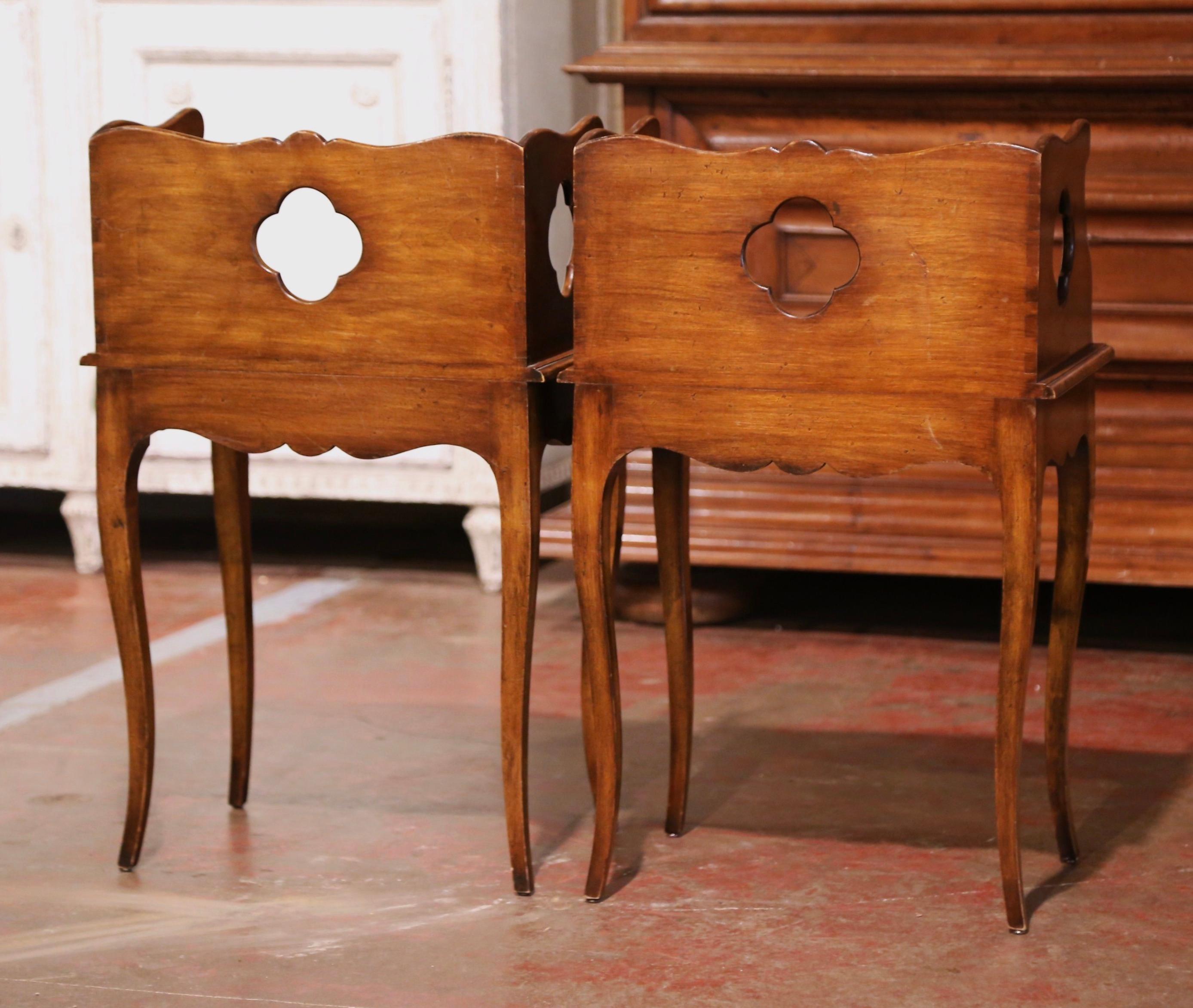 Pair of Early 20th Century Louis XV Walnut Nightstands Bedside Tables 2