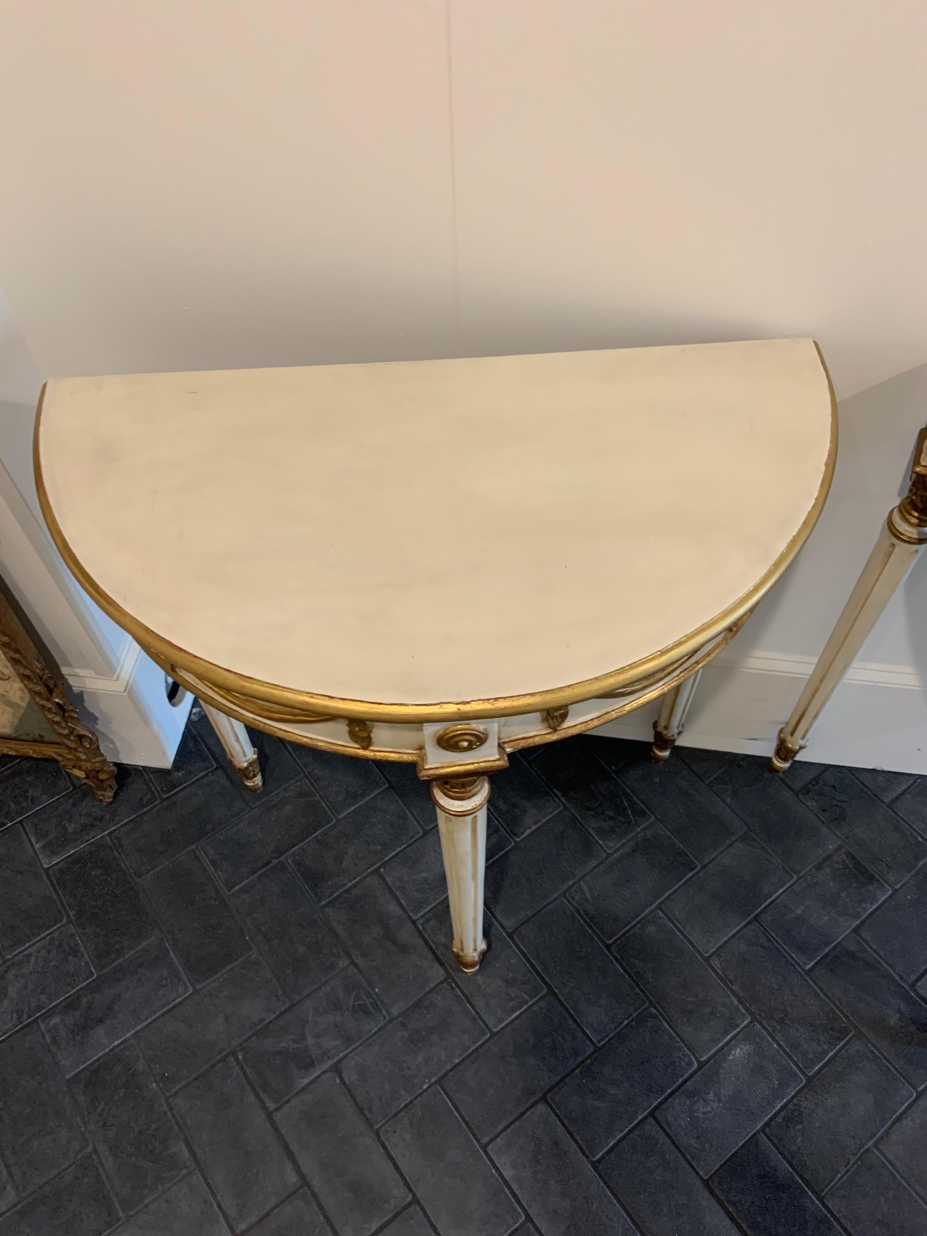 Pair of Early 20th Century Louis XVI Style Parcel-Gilt Side Tables In Good Condition In Dallas, TX