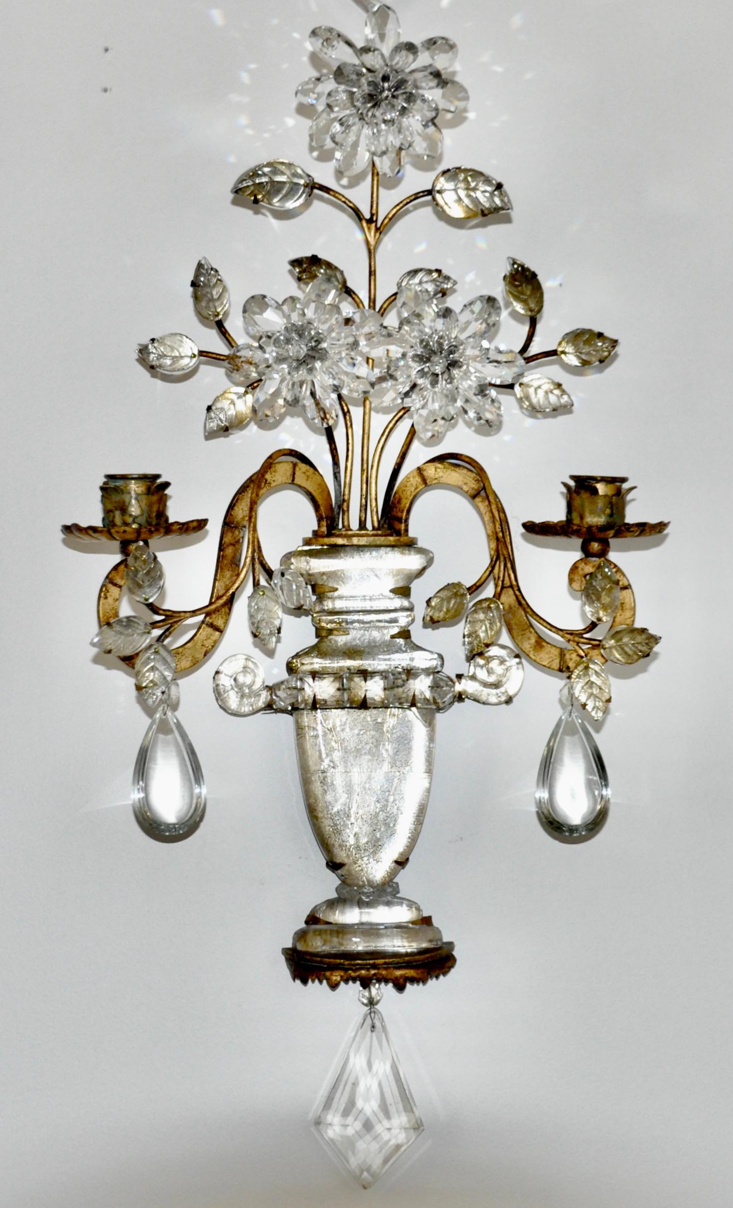 Régence Paire d'appliques en bronze et cristal de la Maison Bagues du début du XXe siècle en vente