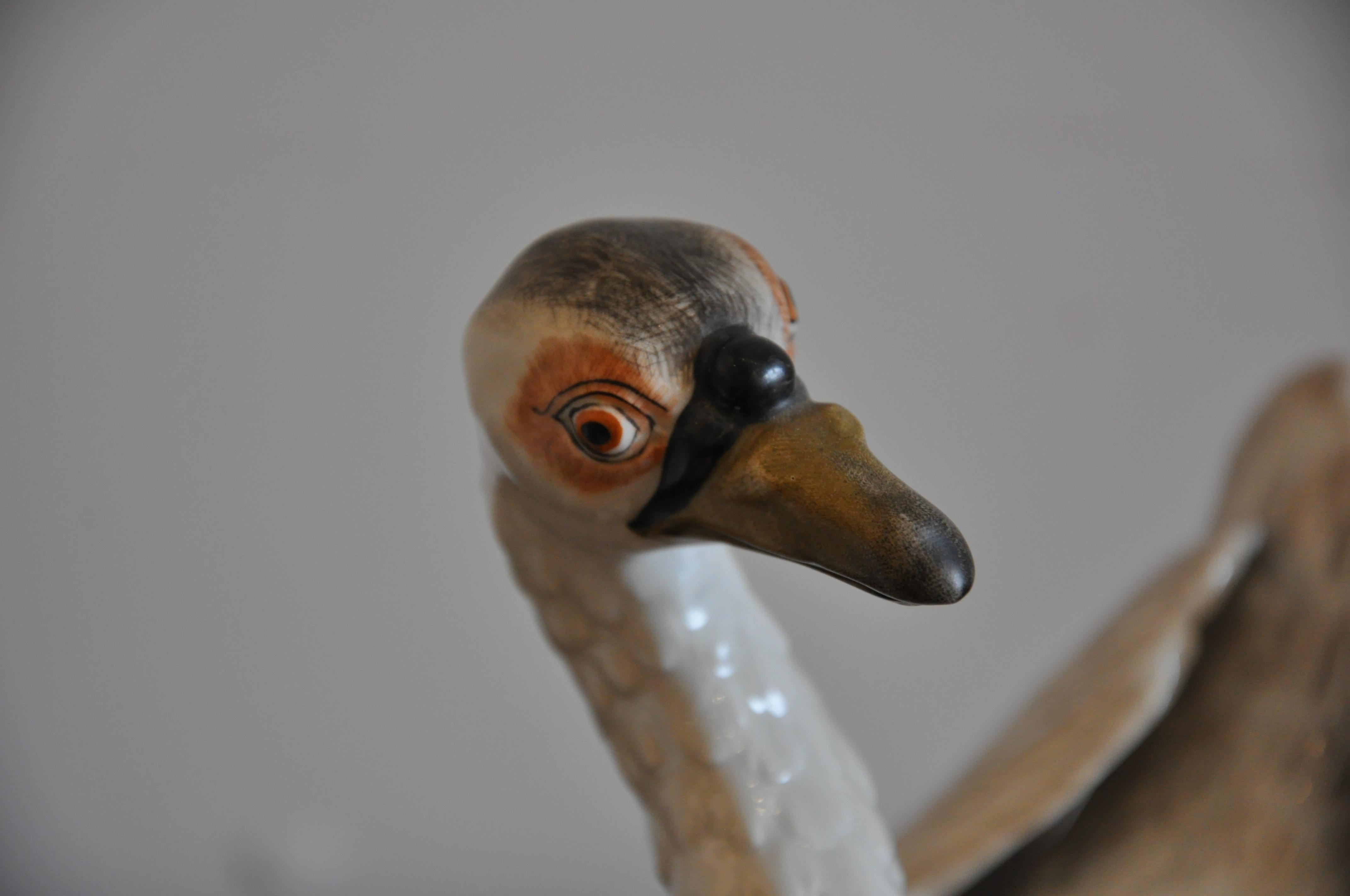 Pair of Early 20th Century Meissen Type Porcelain Swans In Good Condition In Essex, MA