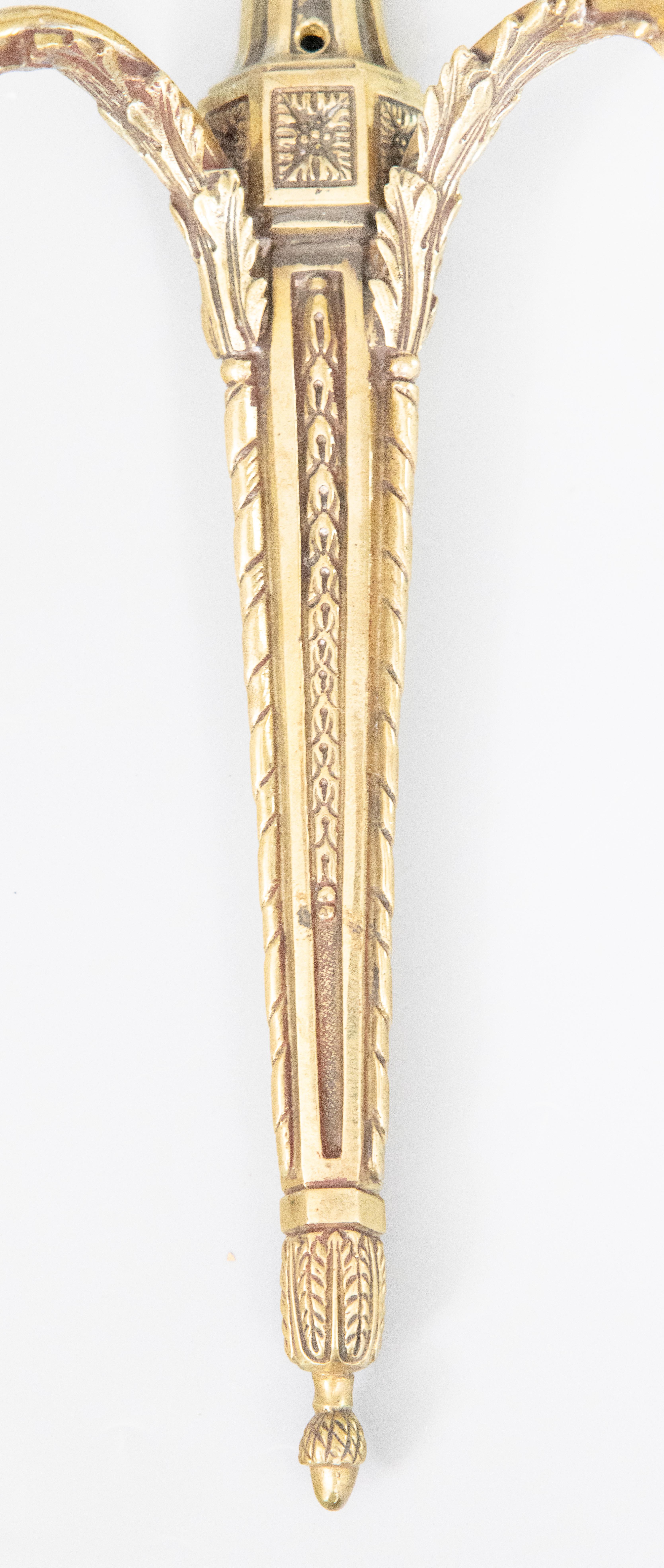Pareja de candelabros de arco de latón franceses de estilo neoclásico de principios del siglo XX en venta 2