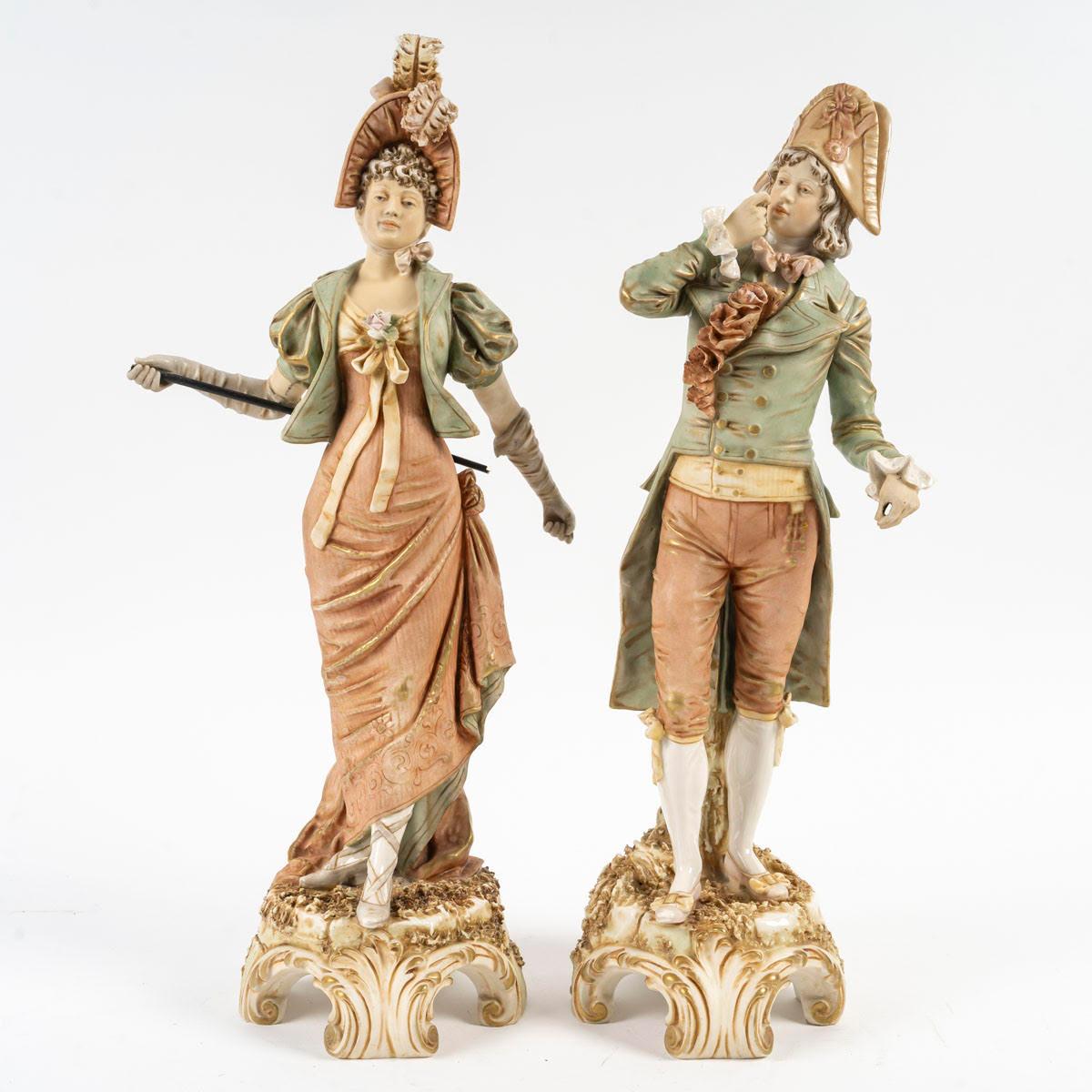 Paar bemalte Porzellanstatuetten aus dem frühen 20. Jahrhundert im Stil Napoleons III.

Zwei bemalte Porzellanstatuetten im Stil von Napoleon III. aus dem frühen 20.

Männchen: H: 42cm, T: 13cm
Frau: H: 45cm, T: 13cm