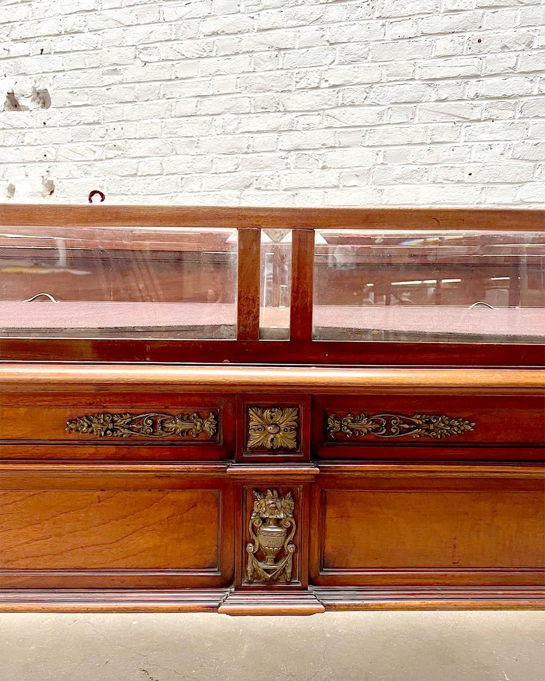 Pair of Early 20th Century Palermitan Display Cabinets For Sale 6