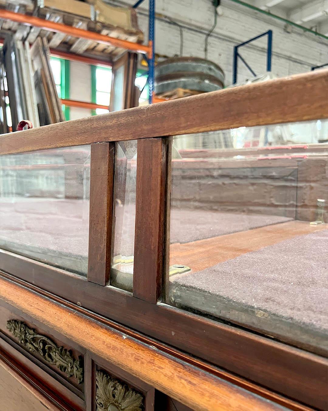 Pair of Early 20th Century Palermitan Display Cabinets For Sale 8