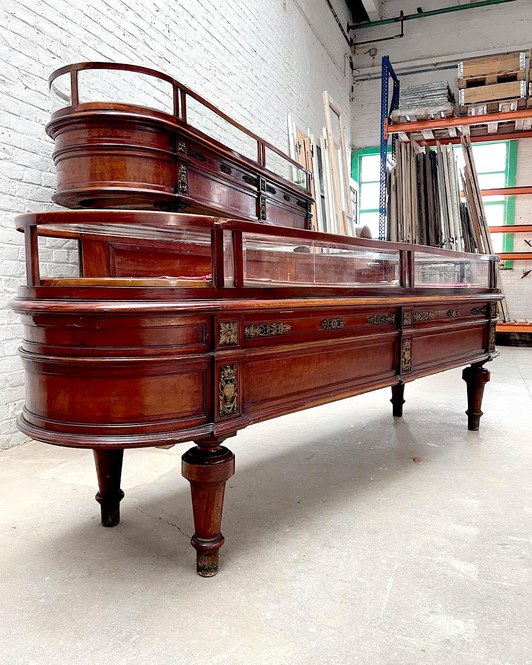 Pair of Early 20th Century Palermitan Display Cabinets For Sale 10