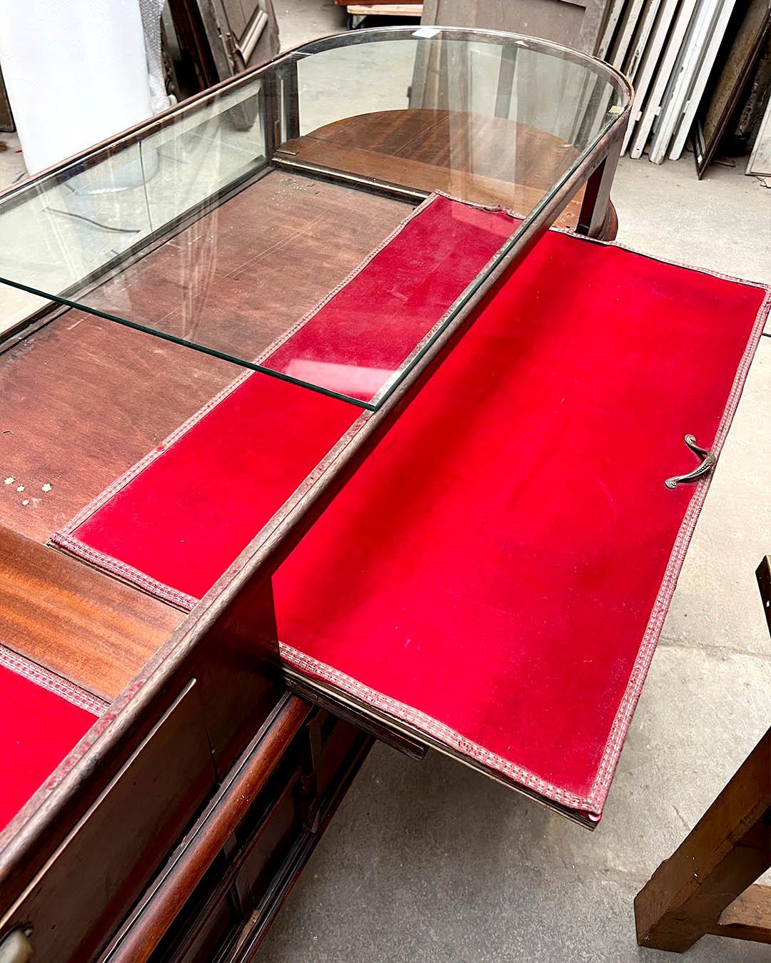 Pair of Early 20th Century Palermitan Display Cabinets For Sale 14