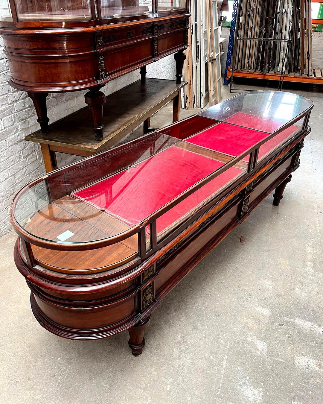 Pair of Early 20th Century Palermitan Display Cabinets For Sale 15