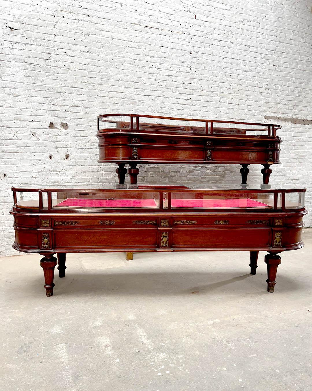 Brass Pair of Early 20th Century Palermitan Display Cabinets For Sale