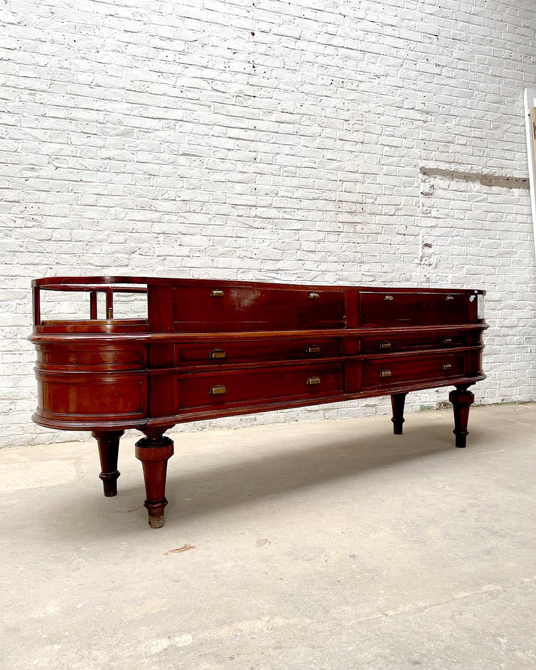 Pair of Early 20th Century Palermitan Display Cabinets For Sale 1