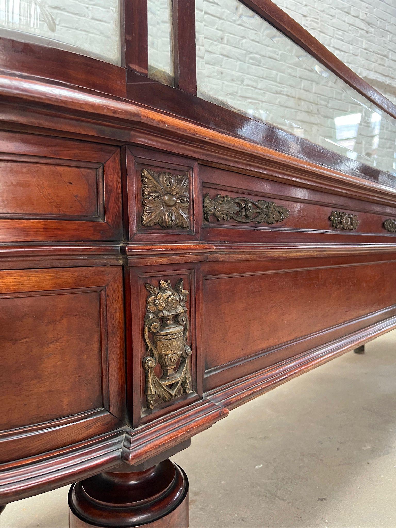 Pair of Early 20th Century Palermitan Display Cabinets For Sale 3