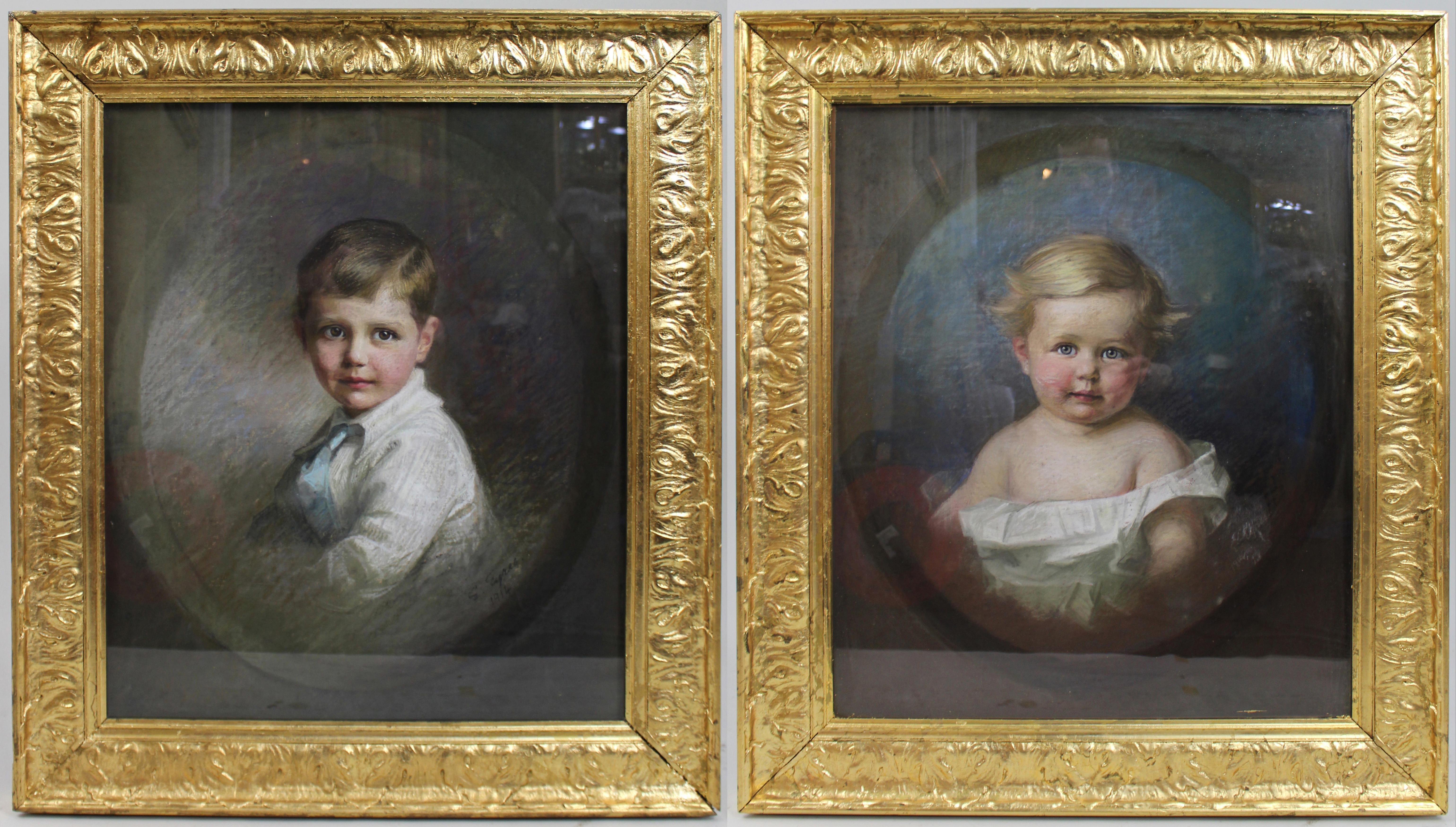 Pareja de retratos al pastel de principios del siglo XX de Emily Eyres (británica, activa c.1890-1914)
Reino Unido, 1914
Pastel sobre papel  Marcos de madera de giltwood
Tamaño enmarcado (cada uno) 69 x 79 cm (27 x 31 pulg.)

Un par de retratos al