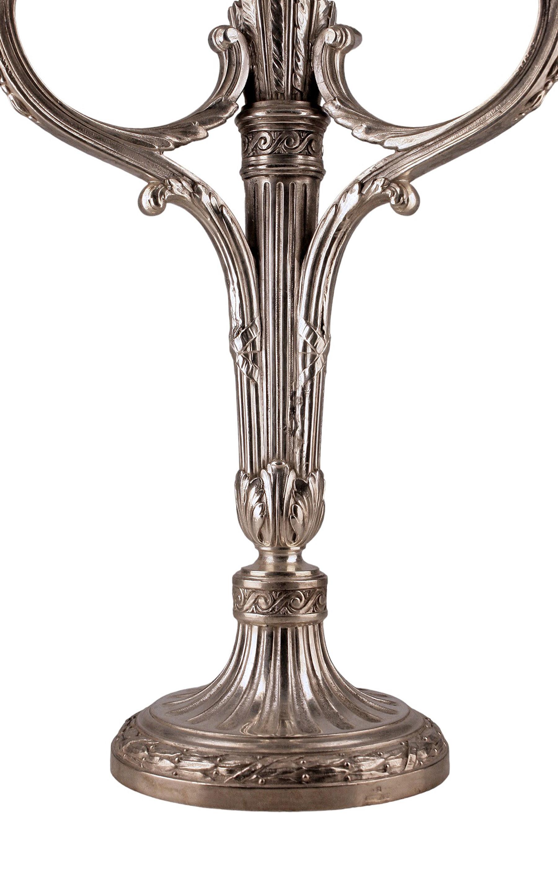Coppia di candelabri a 3 bracci placcati dei primi del Novecento provenienti dalla Francia di Christofle In condizioni buone in vendita a North Miami, FL