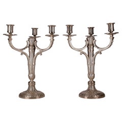 Pareja de candelabros de 3 brazos chapados de principios del siglo XX procedentes de Francia por Christofle