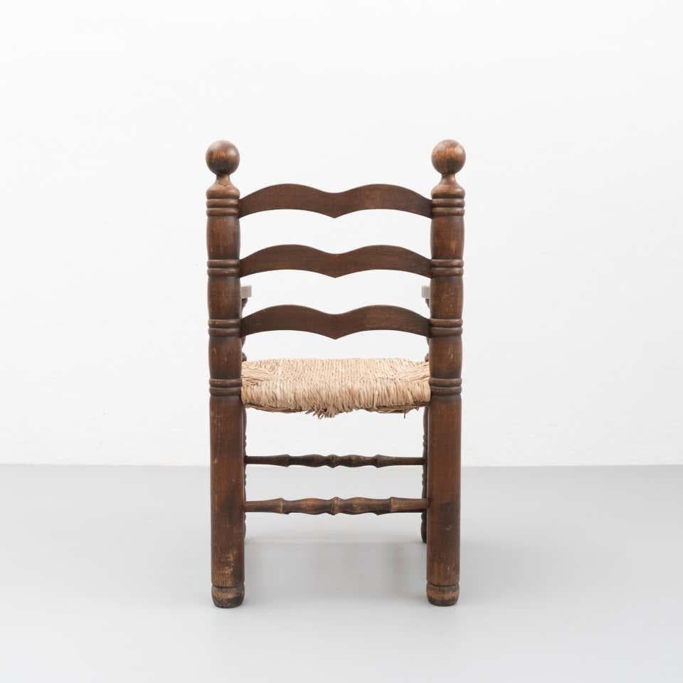 Paire de fauteuils rustiques populaires en bois et rotin du début du 20e siècle en vente 3