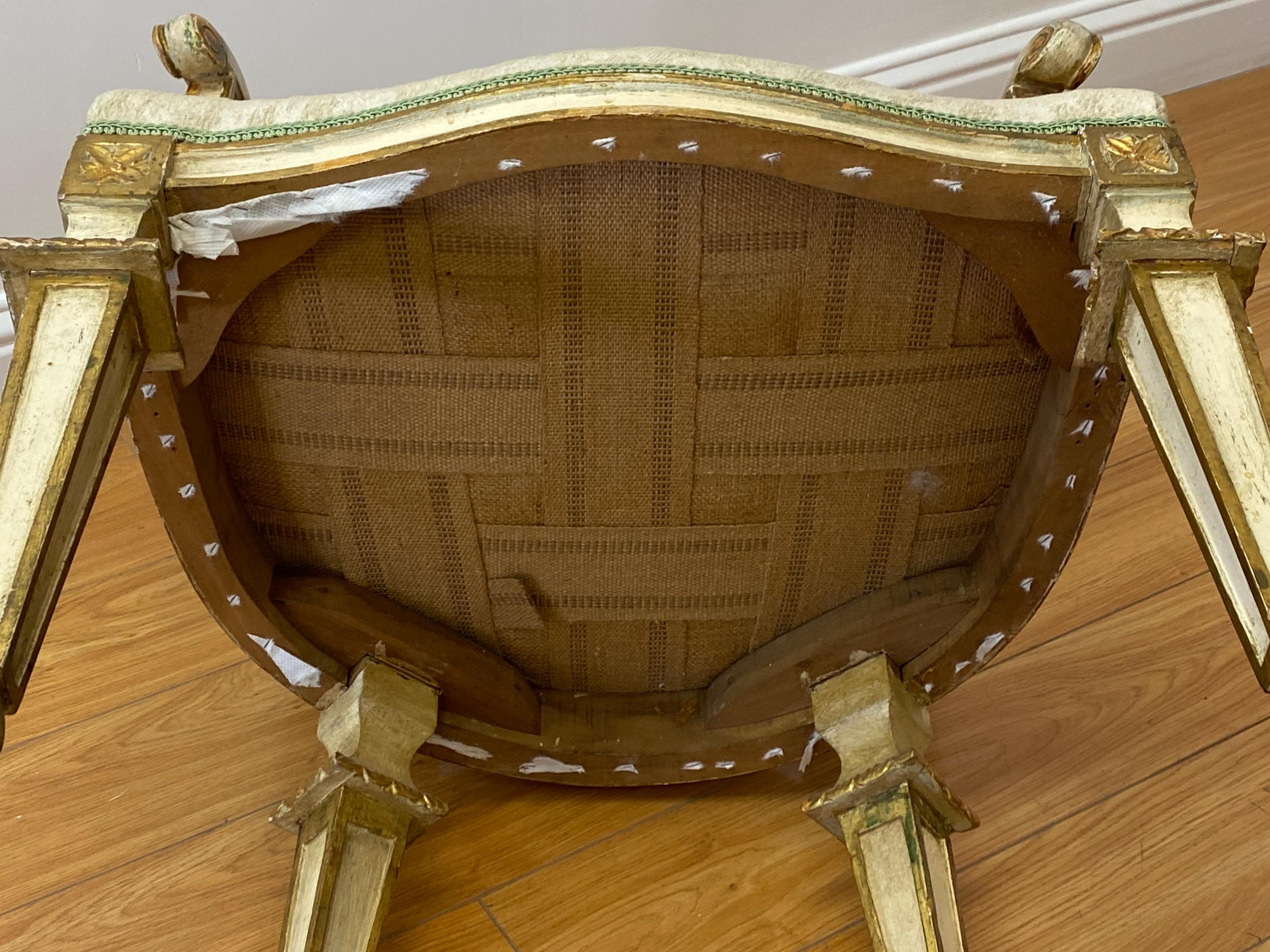Paire de fauteuils de style prince de Galles du début du XXe siècle en vente 4