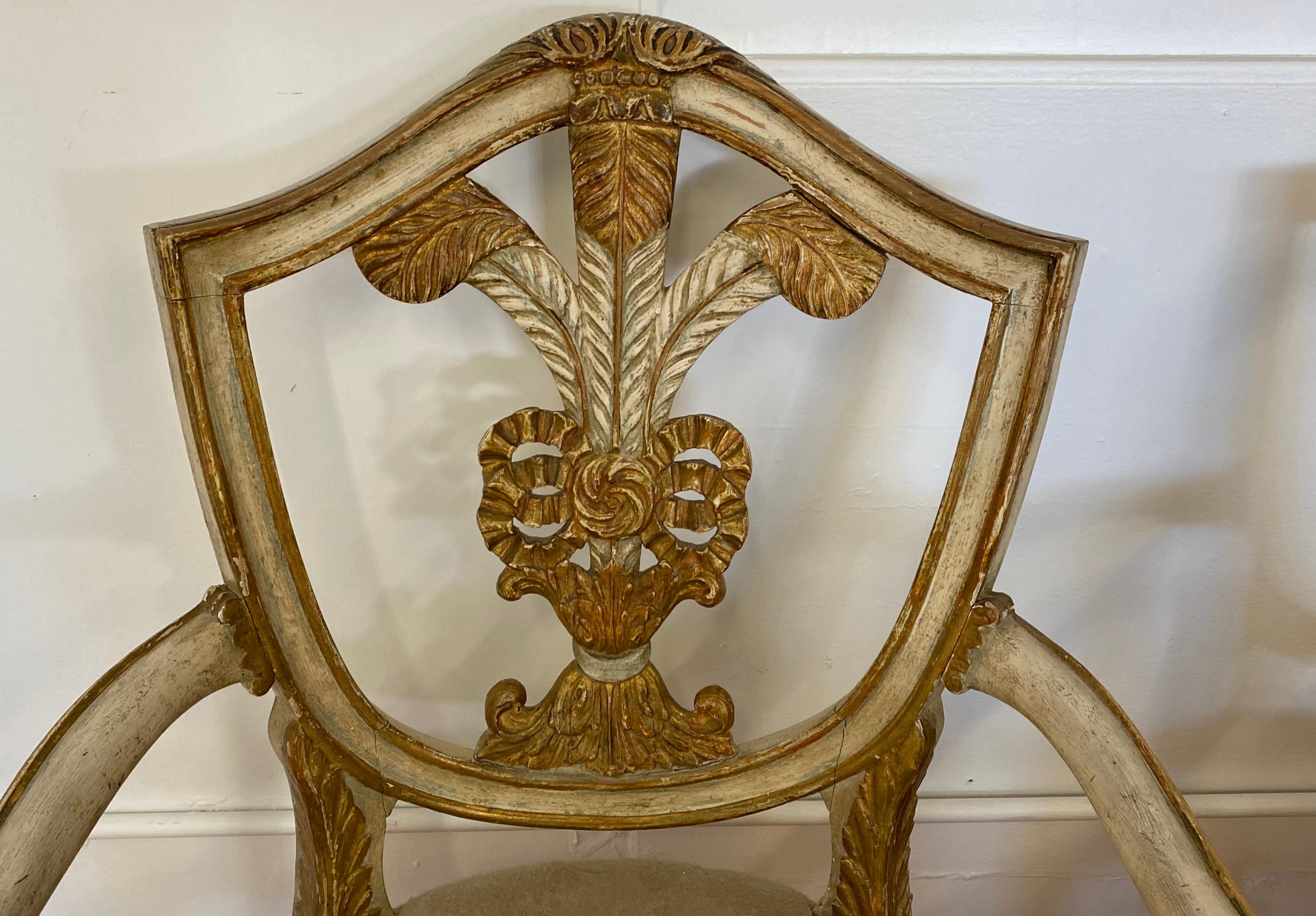 English Pair of Early 20th Century Prince of Wales Style Arm Chairs For Sale