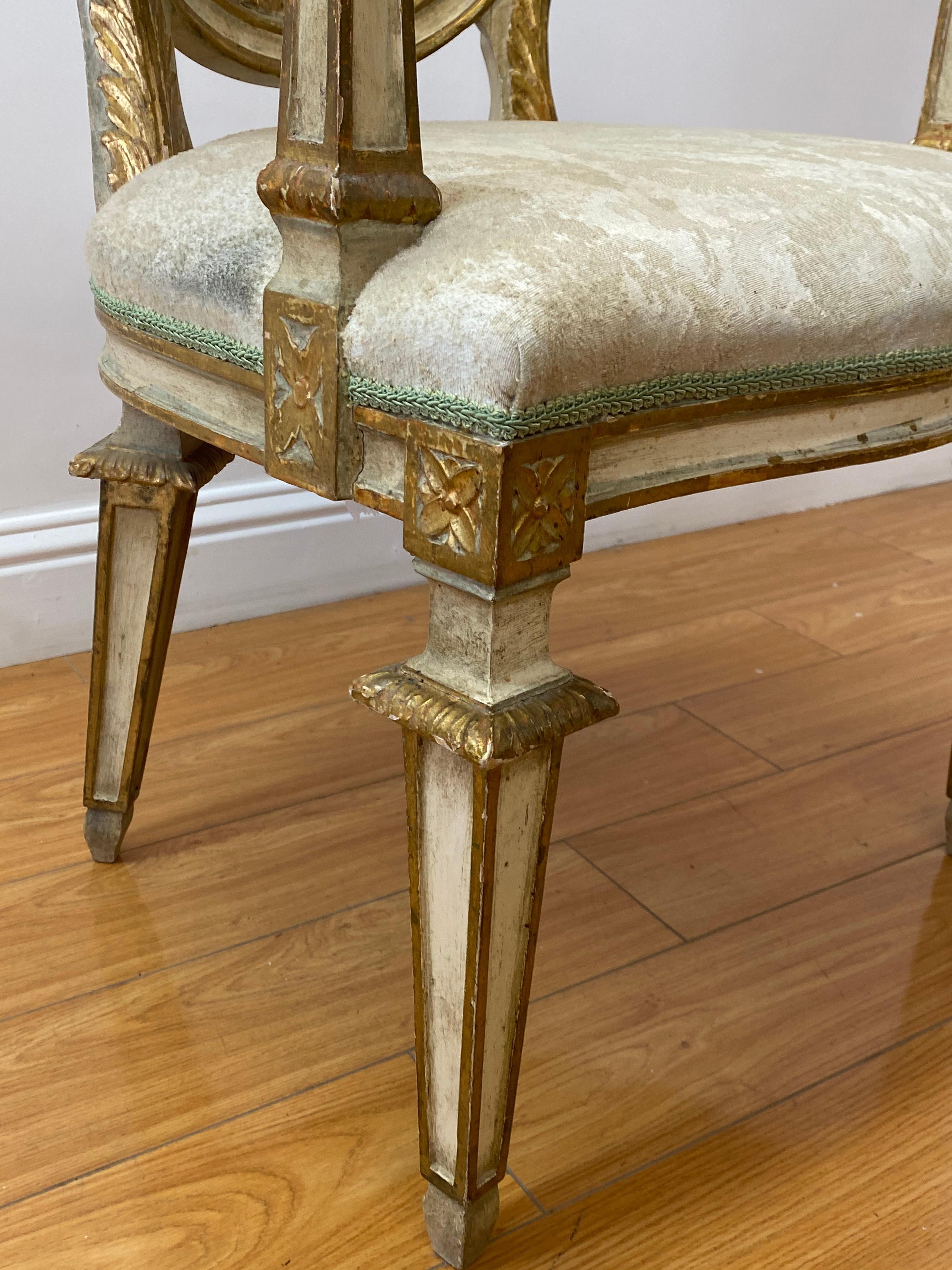 Bois Paire de fauteuils de style prince de Galles du début du XXe siècle en vente