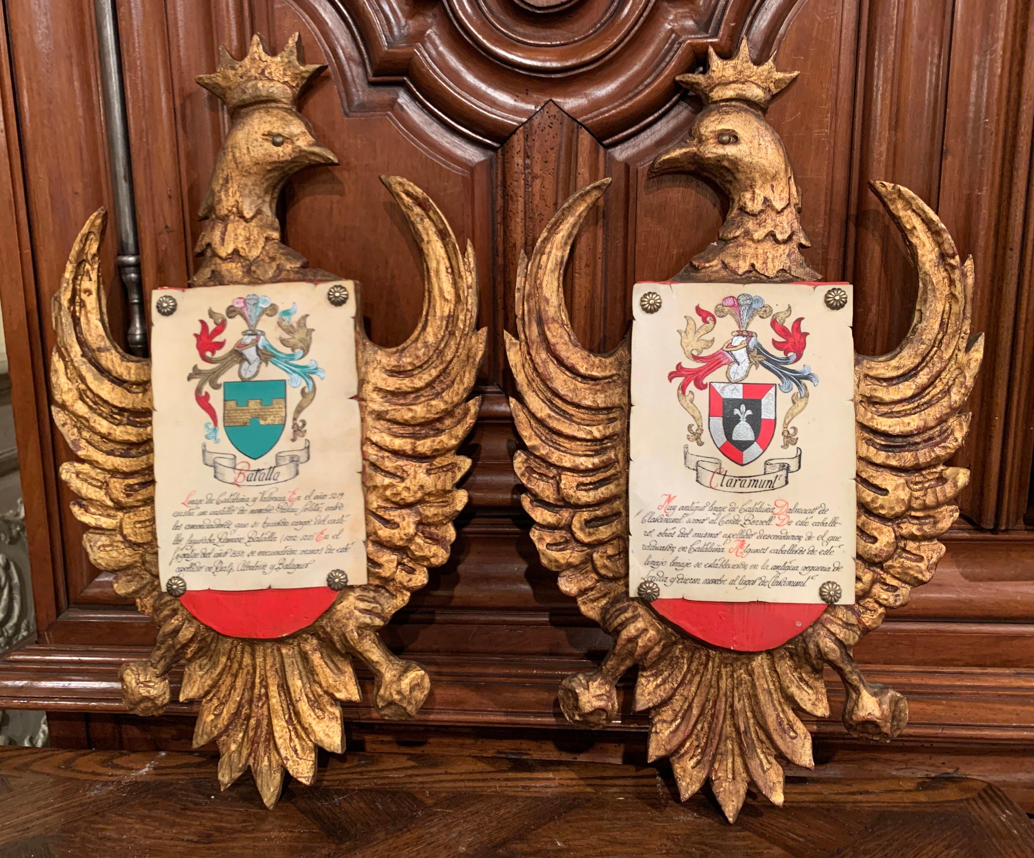 Pair of Early 20th Century Spanish Carved Giltwood and Polychrome Wall Shields In Excellent Condition In Dallas, TX