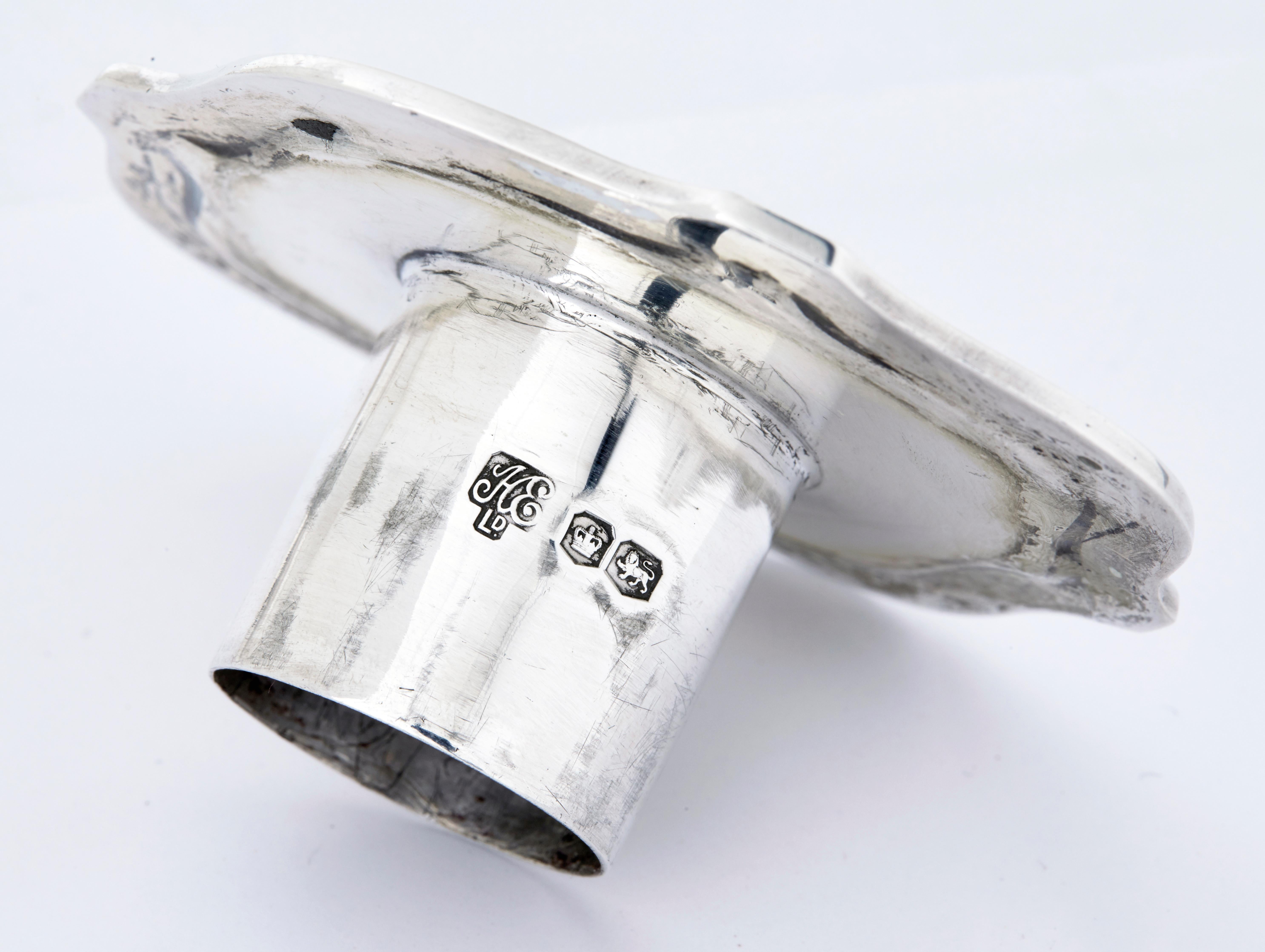 Fatto a mano Coppia di candelieri in argento sterling dell'inizio del XX secolo in vendita