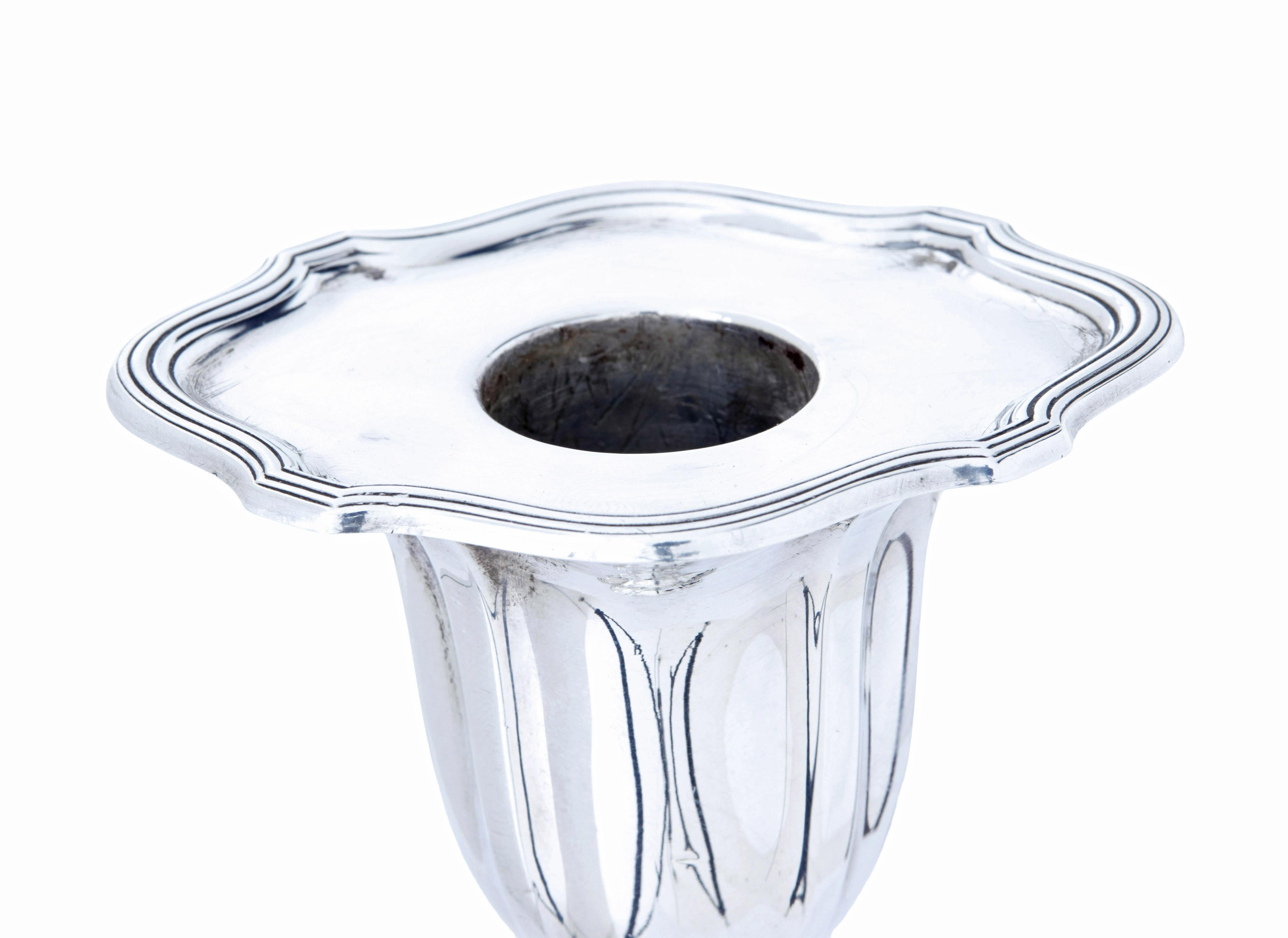Coppia di candelieri in argento sterling dell'inizio del XX secolo in vendita 1