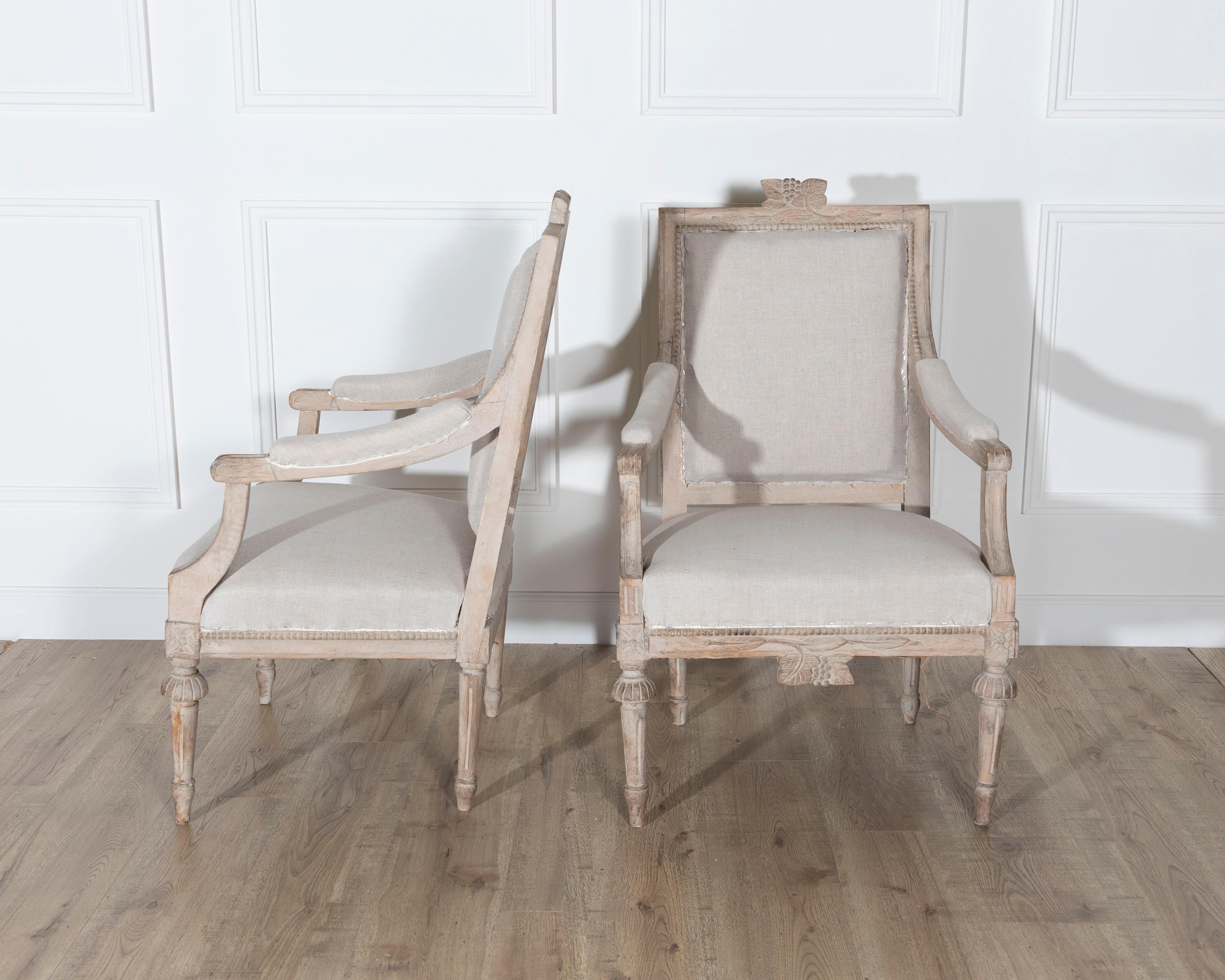 Pair of Early 20th Century Swedish Gustavian Style Carved Armchairs In Good Condition For Sale In Atlanta, GA