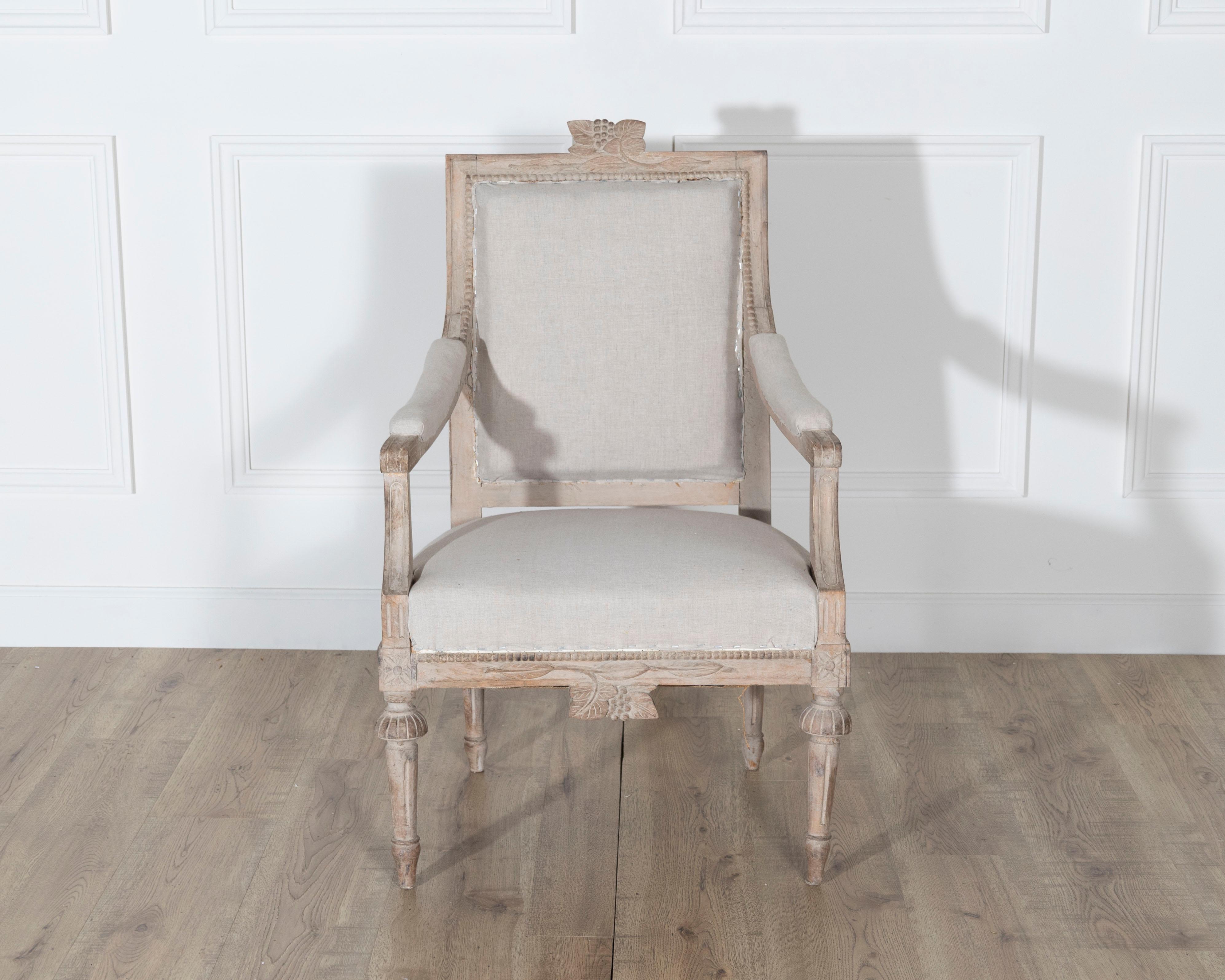 Pair of Early 20th Century Swedish Gustavian Style Carved Armchairs For Sale 1