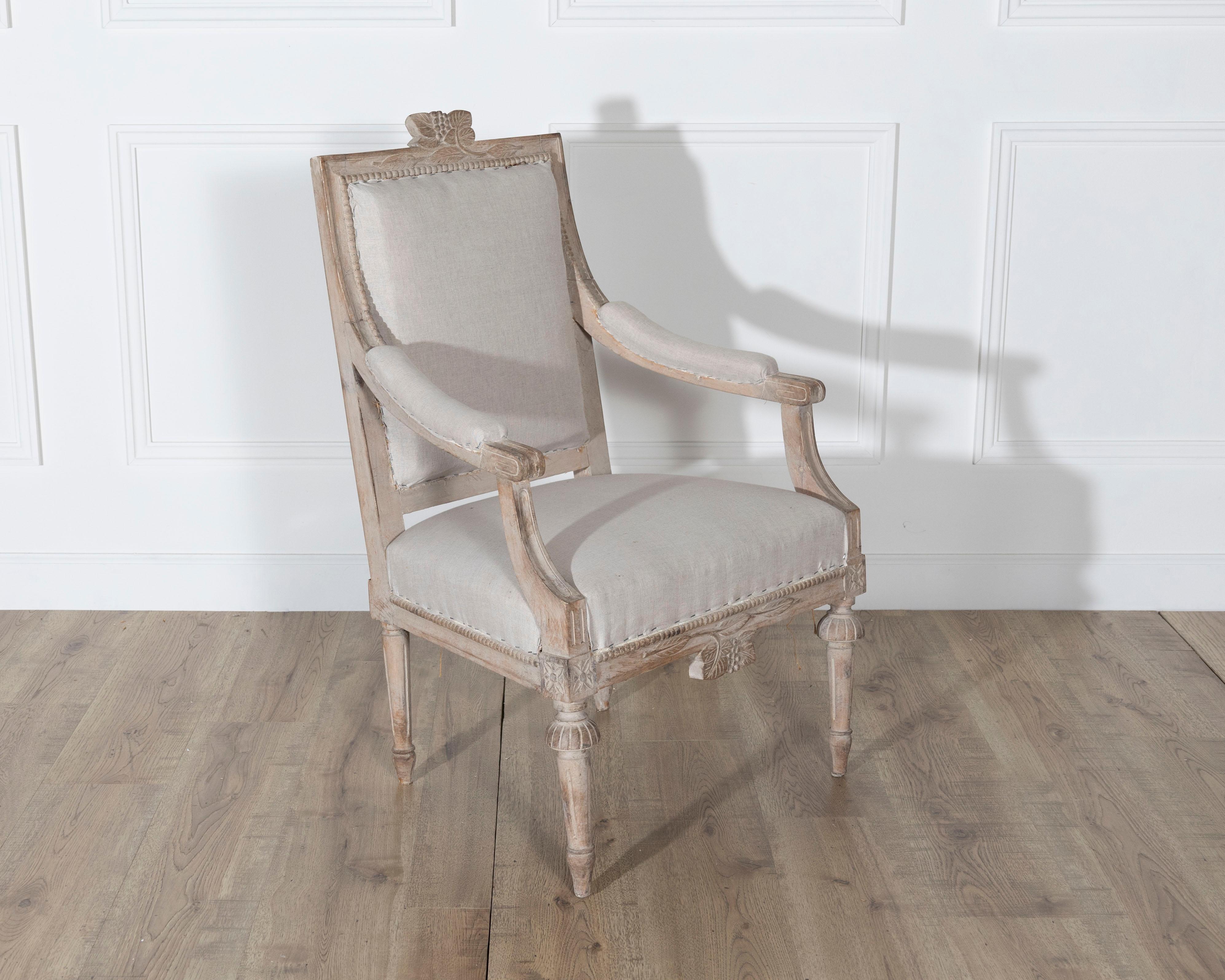 Pair of Early 20th Century Swedish Gustavian Style Carved Armchairs For Sale 2