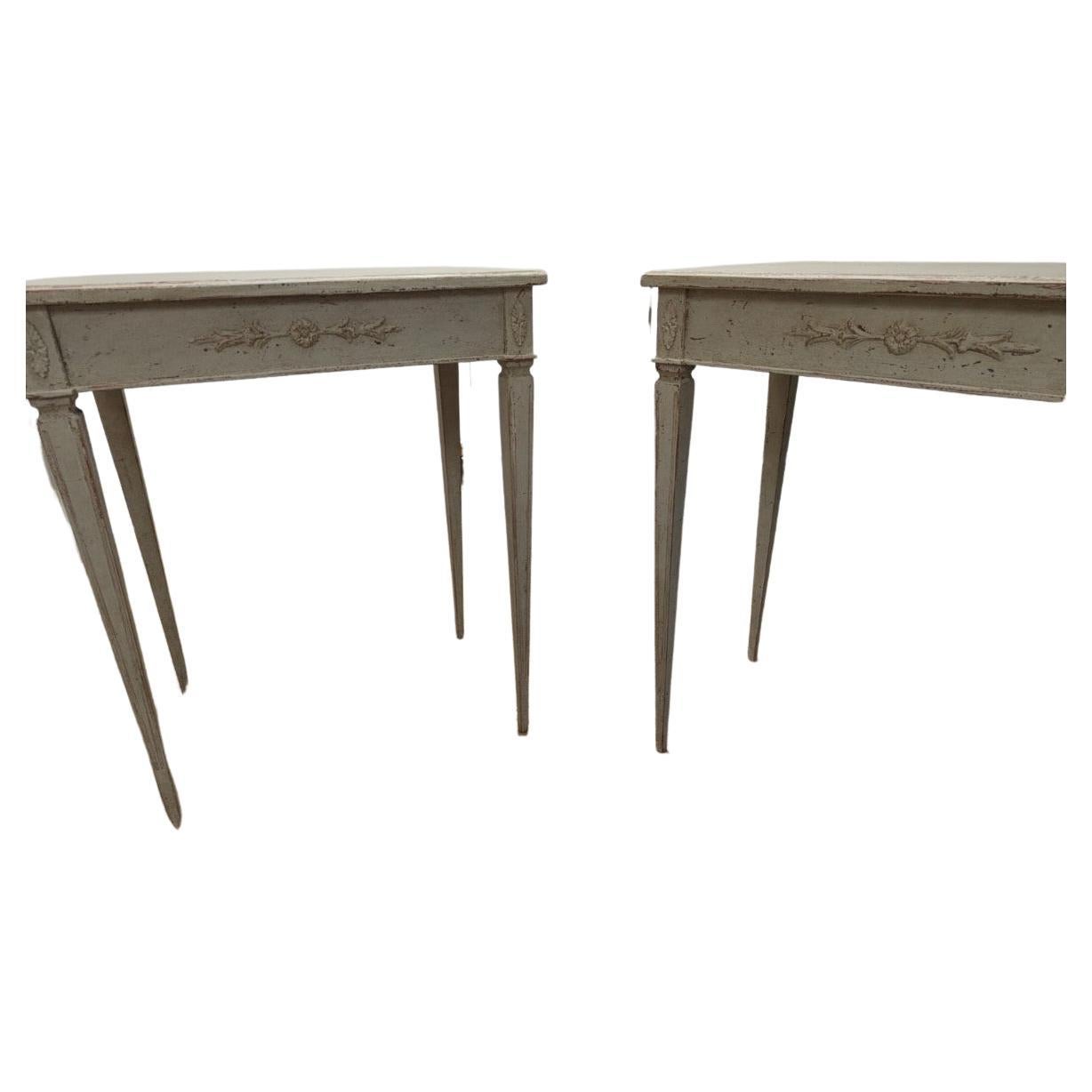 Pair of Early 20th Century Swedish Gustavian Style Painted Side Tables For Sale