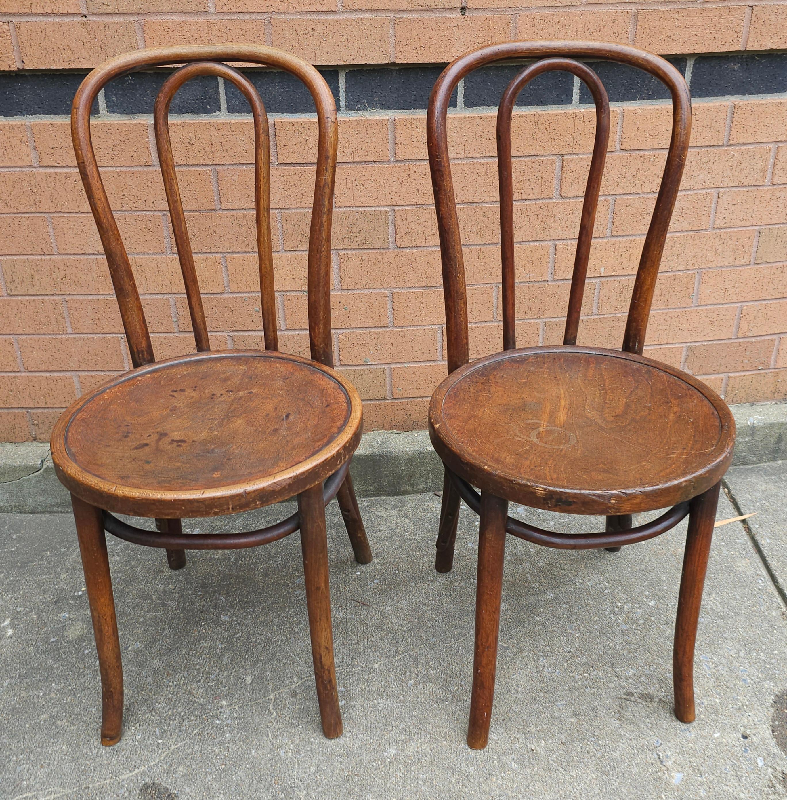 Autre Paire de chaises de bistrot en bois breton du début du 20e siècle, style Thonet en vente