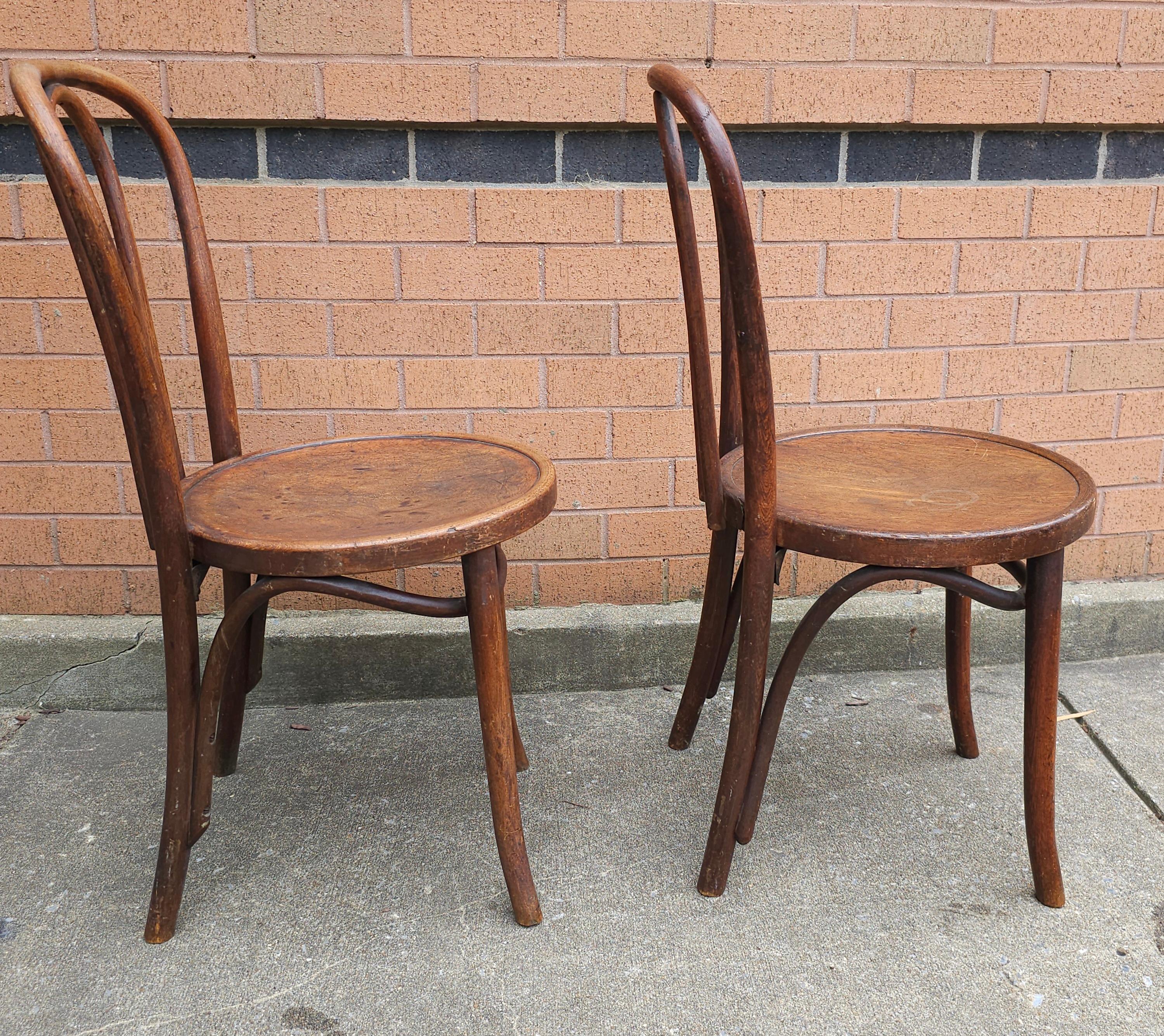 Américain Paire de chaises de bistrot en bois breton du début du 20e siècle, style Thonet en vente