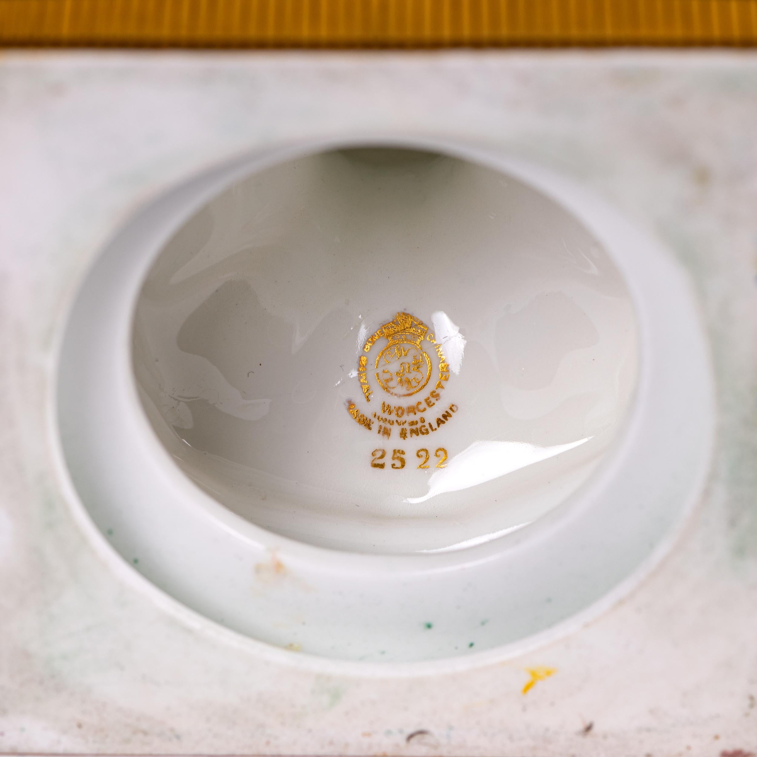 Inizio XX secolo Coppia di vasi dei primi del Novecento di Royal Worcester dipinti da Harry A. Davis in vendita