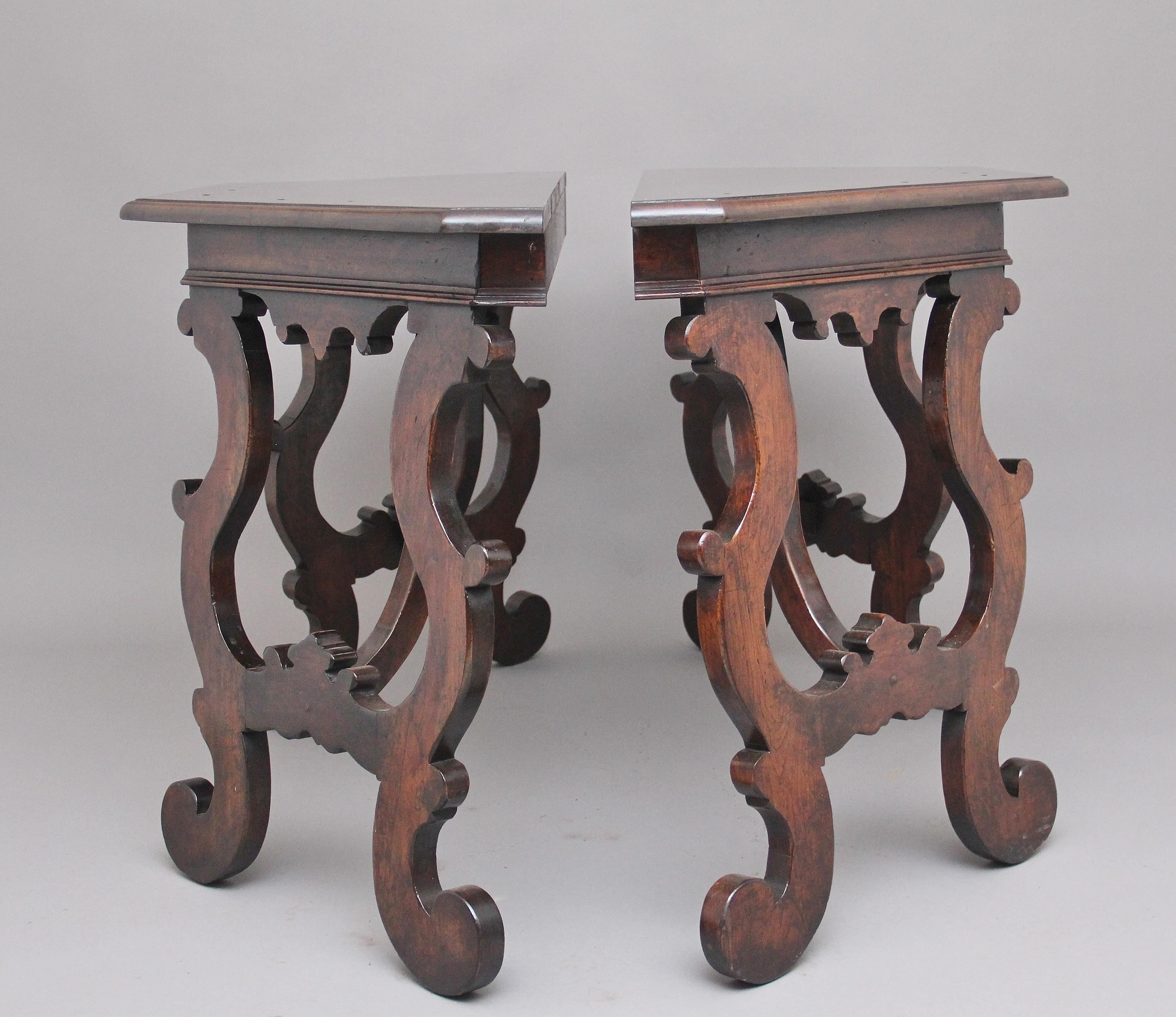 Pair of Early 20th Century Walnut Consul Tables In Good Condition In Martlesham, GB