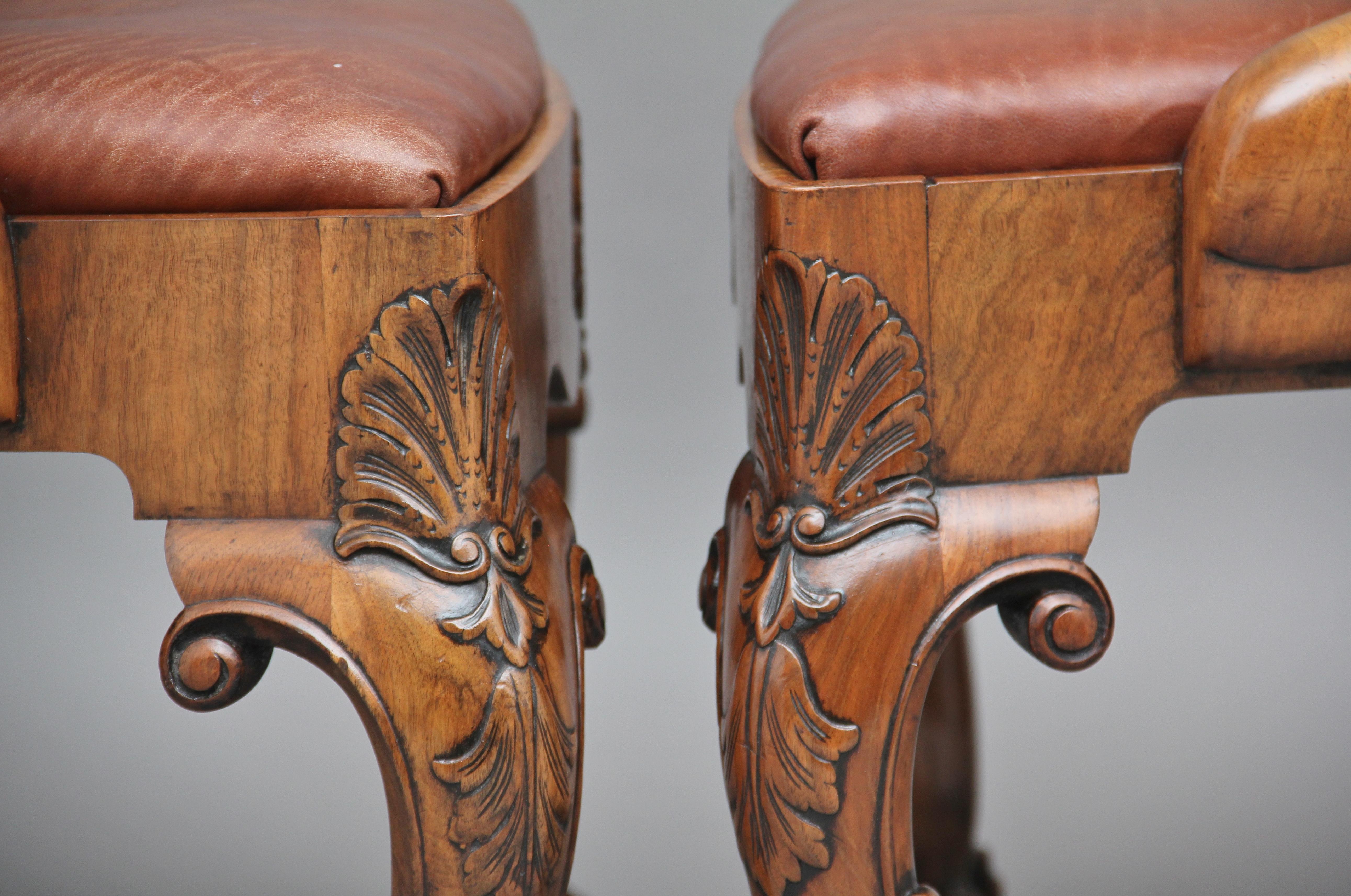 Pair of Early 20th Century Walnut Open Armchairs 1