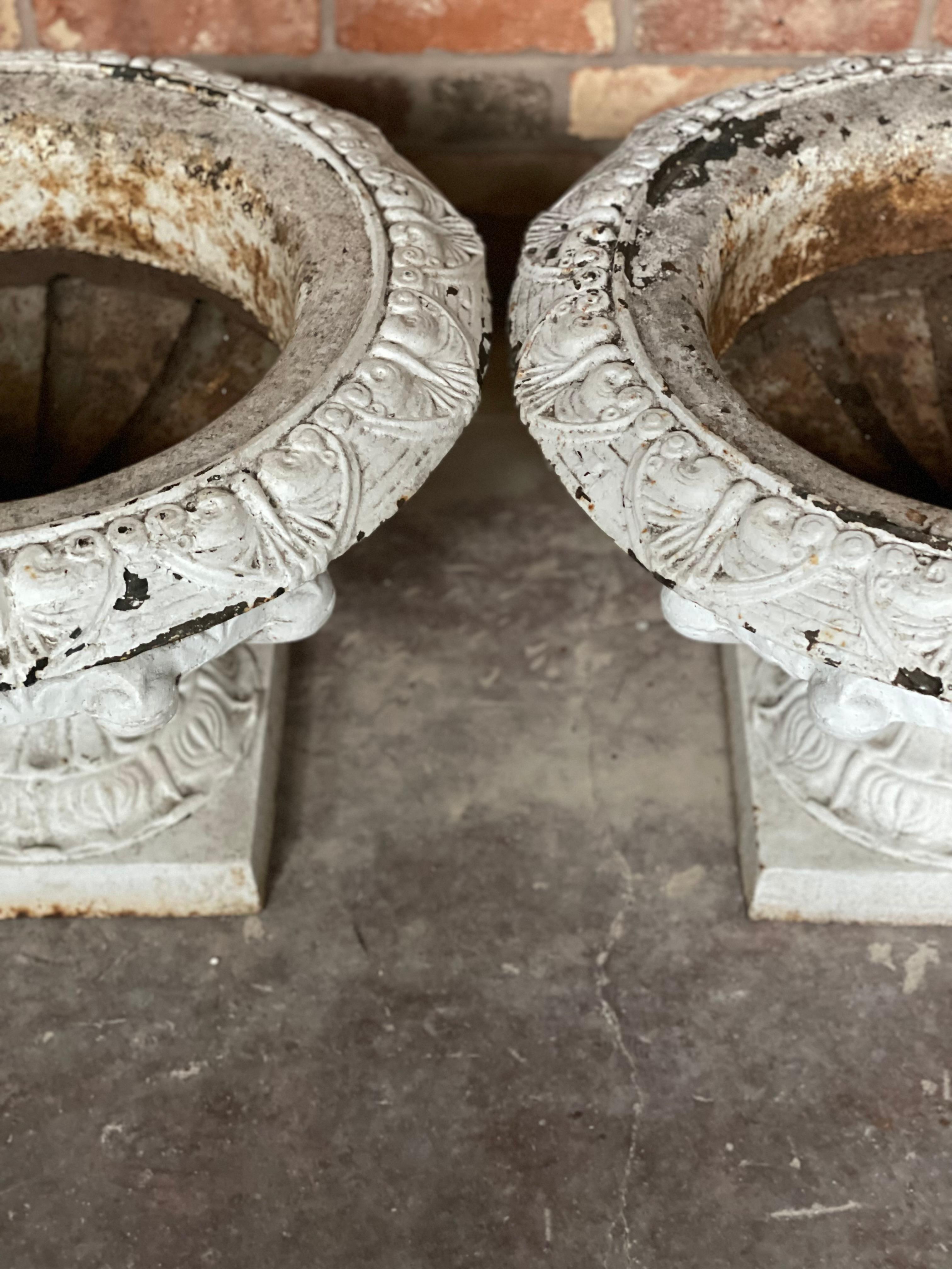 Pair of Early 20th Century White Cast Iron Urns In Good Condition For Sale In Bagshot, GB