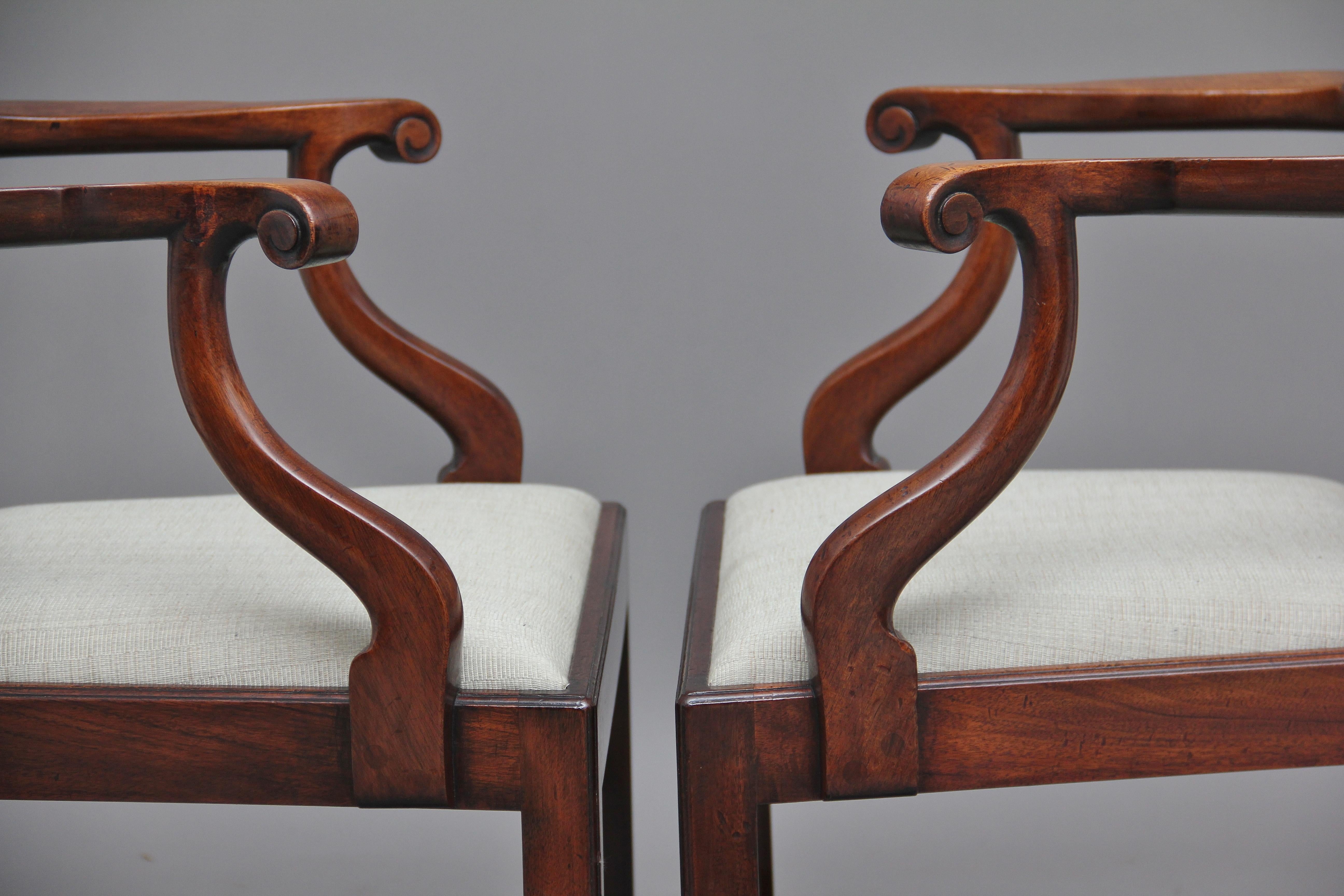 Pair of Early 20th Chippendale Style Armchairs im Zustand „Gut“ in Martlesham, GB