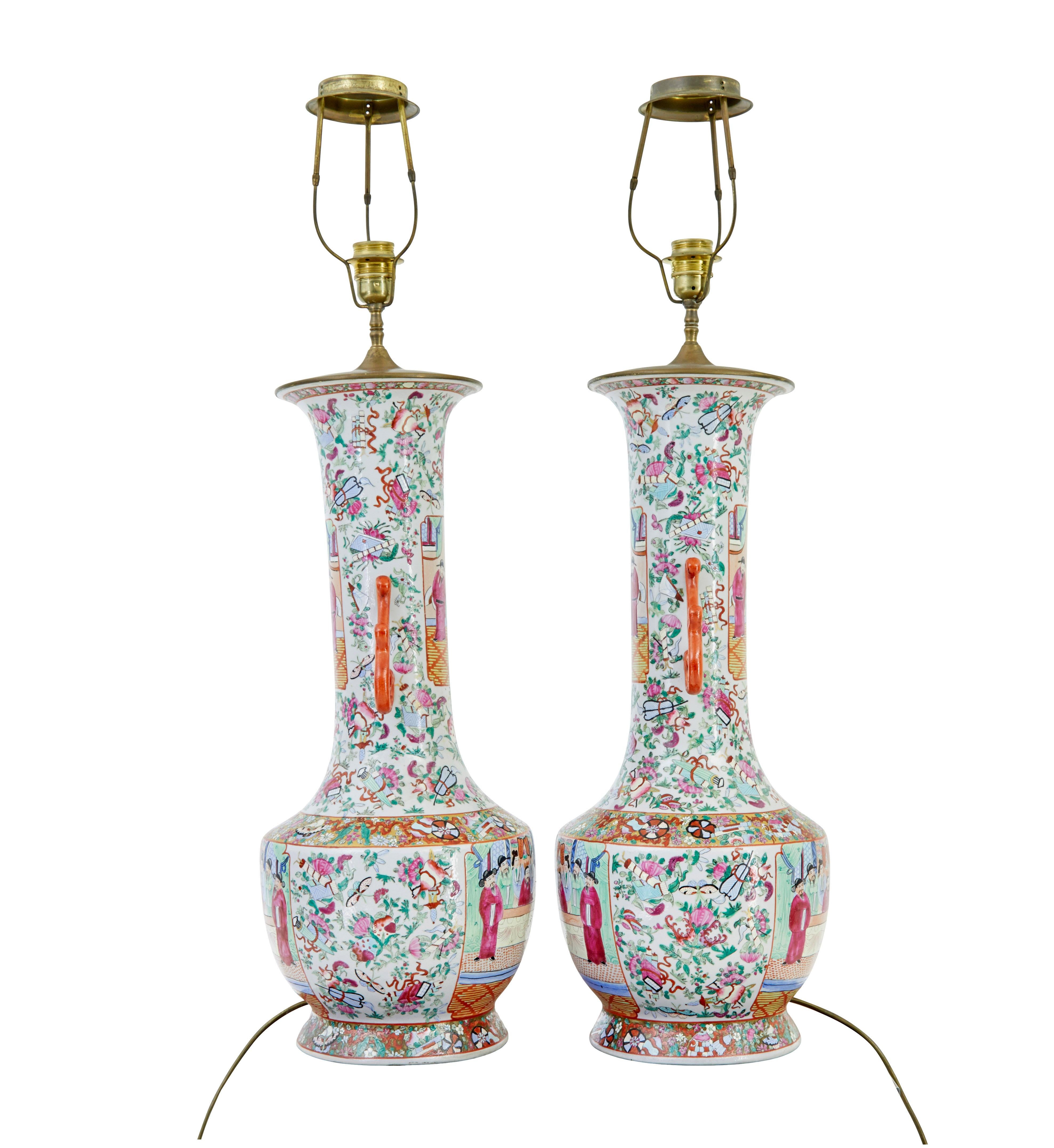 Pareja de grandes lámparas jarrón cantonesas chinas de principios del siglo XX Qing en venta