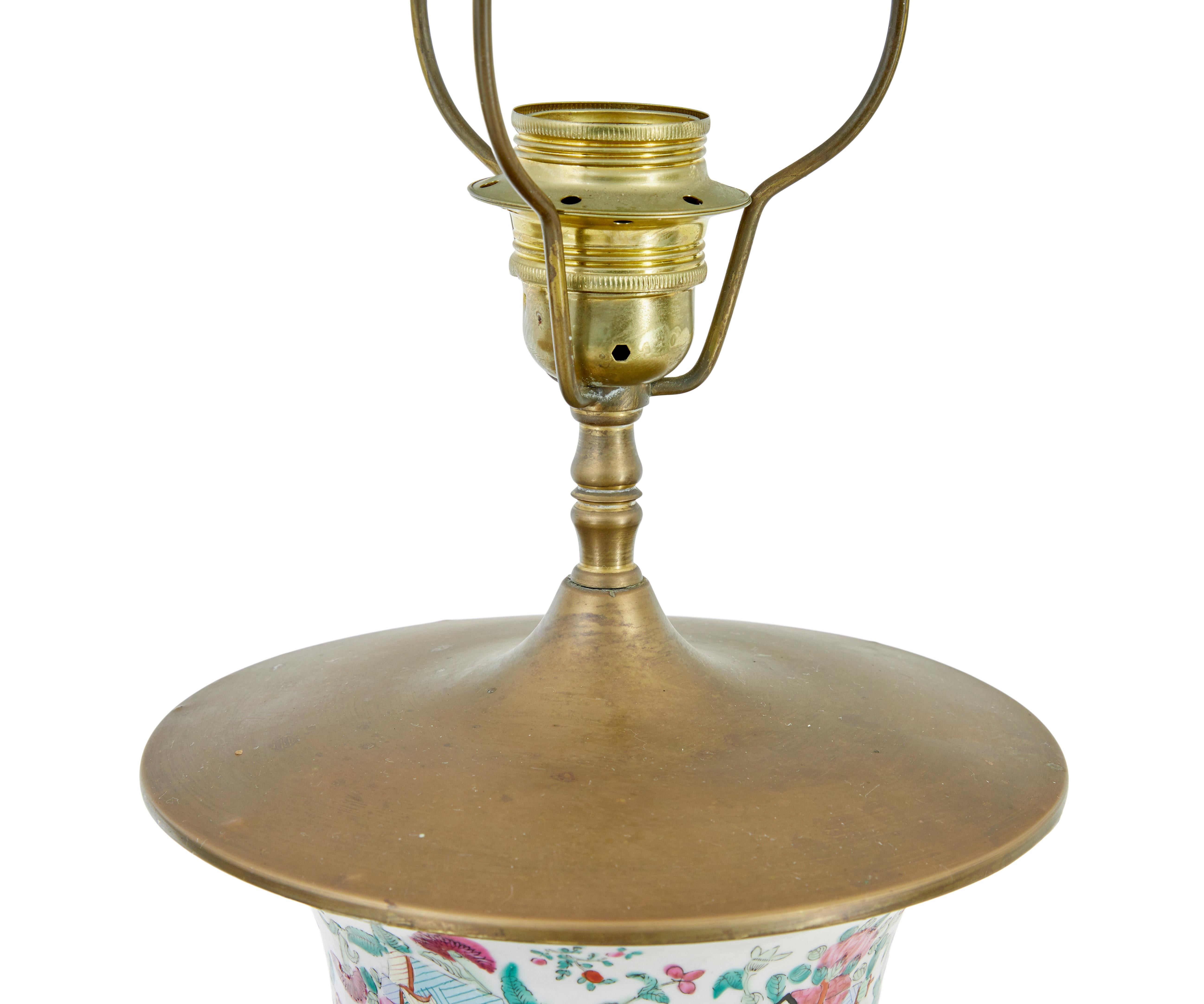 Paar große chinesische kanonische Vasenlampen aus dem frühen 20. Jahrhundert (Handbemalt) im Angebot
