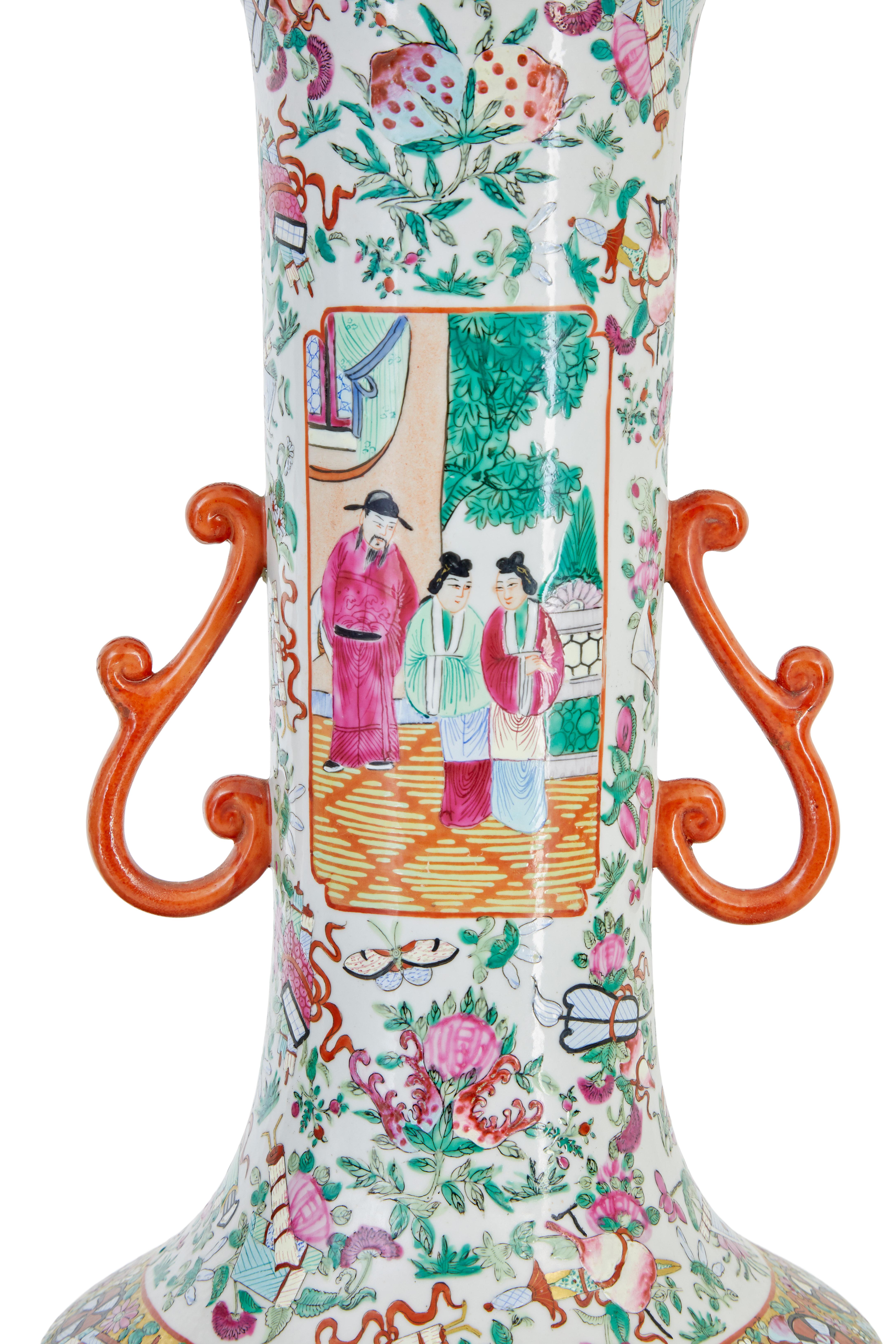 20ième siècle Paire de grandes lampes à vase chinoises cantonaises du début du 20e siècle en vente