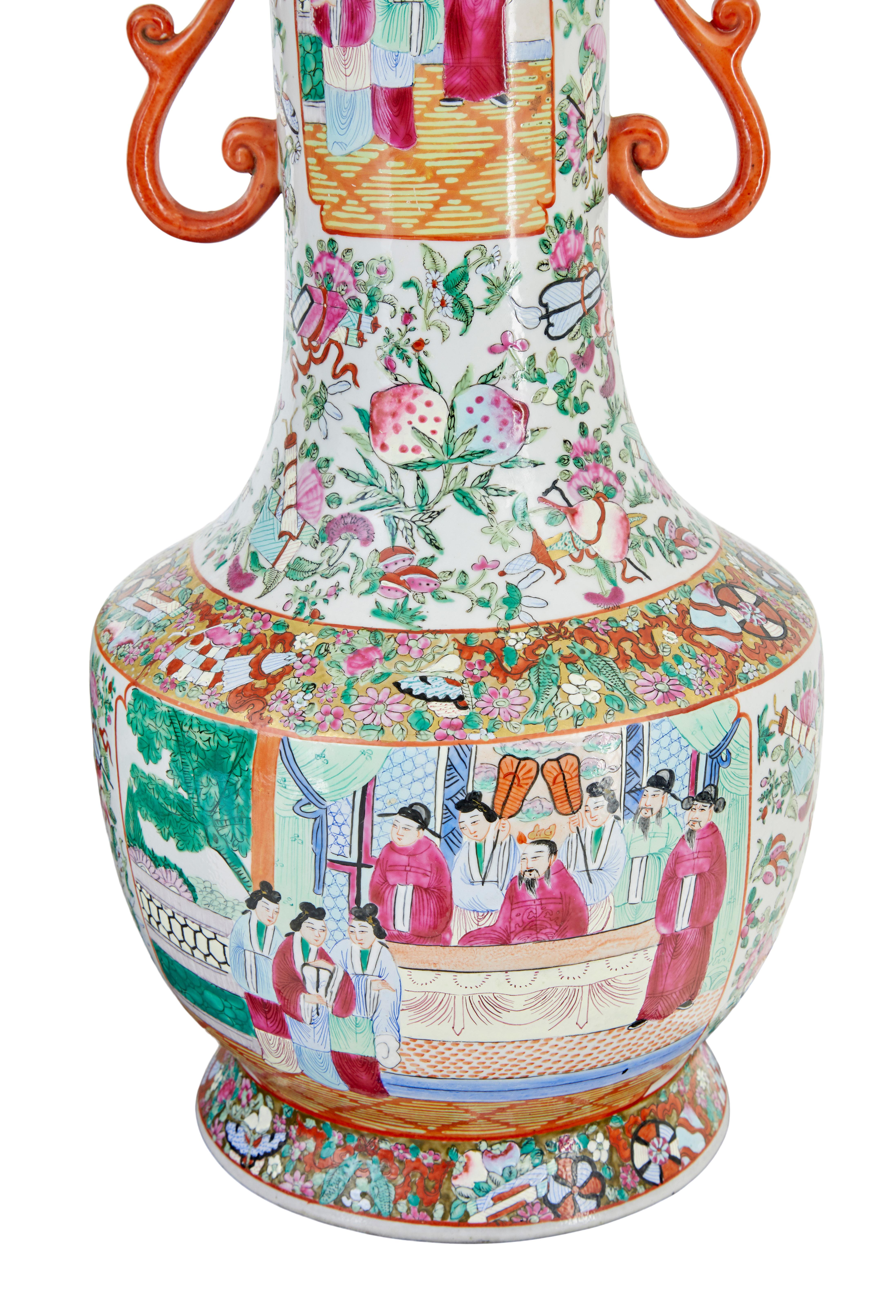 Porcelaine Paire de grandes lampes à vase chinoises cantonaises du début du 20e siècle en vente