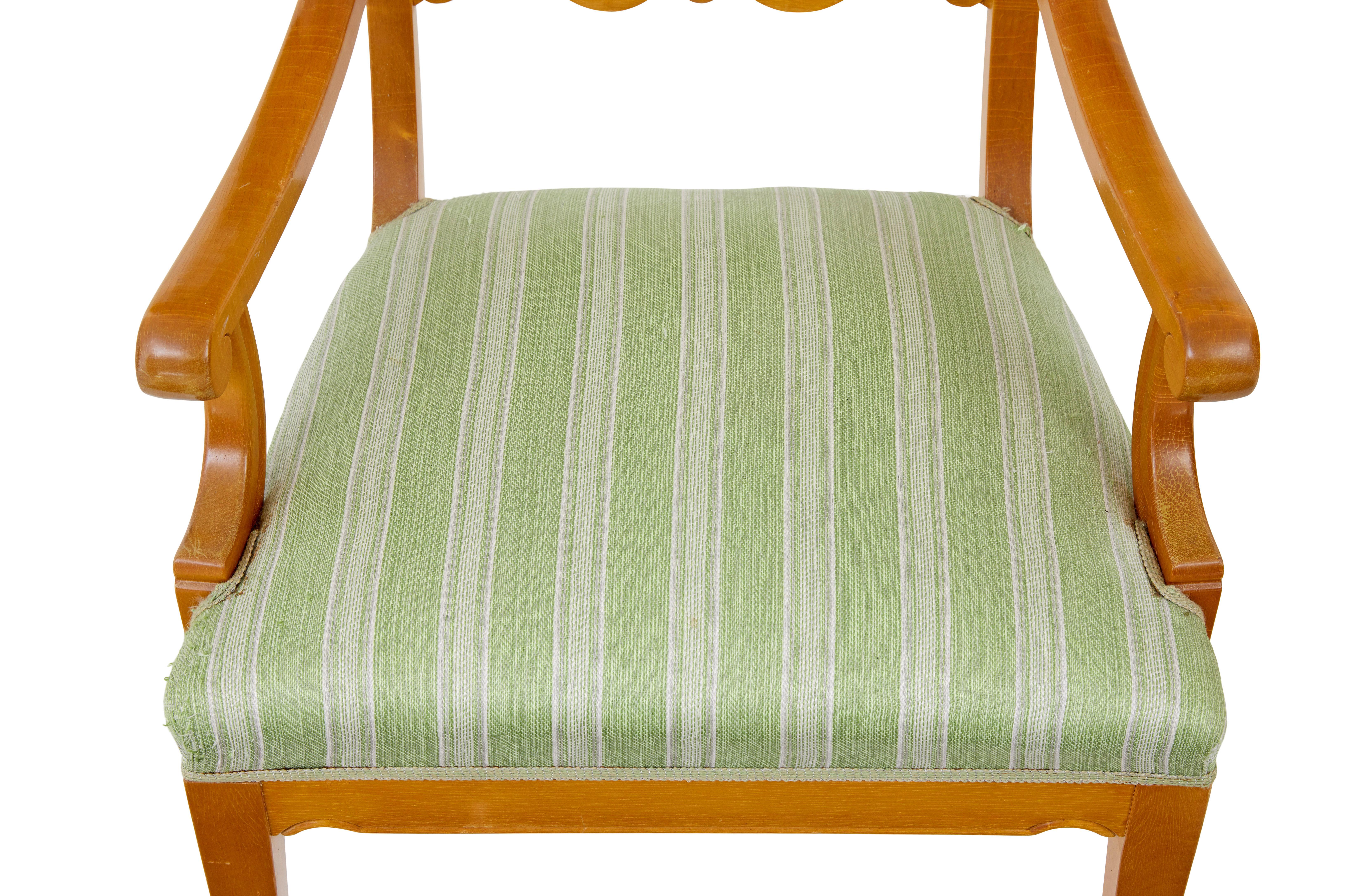 Coppia di poltrone svedesi in betulla intagliata dei primi del Novecento In condizioni buone in vendita a Debenham, Suffolk