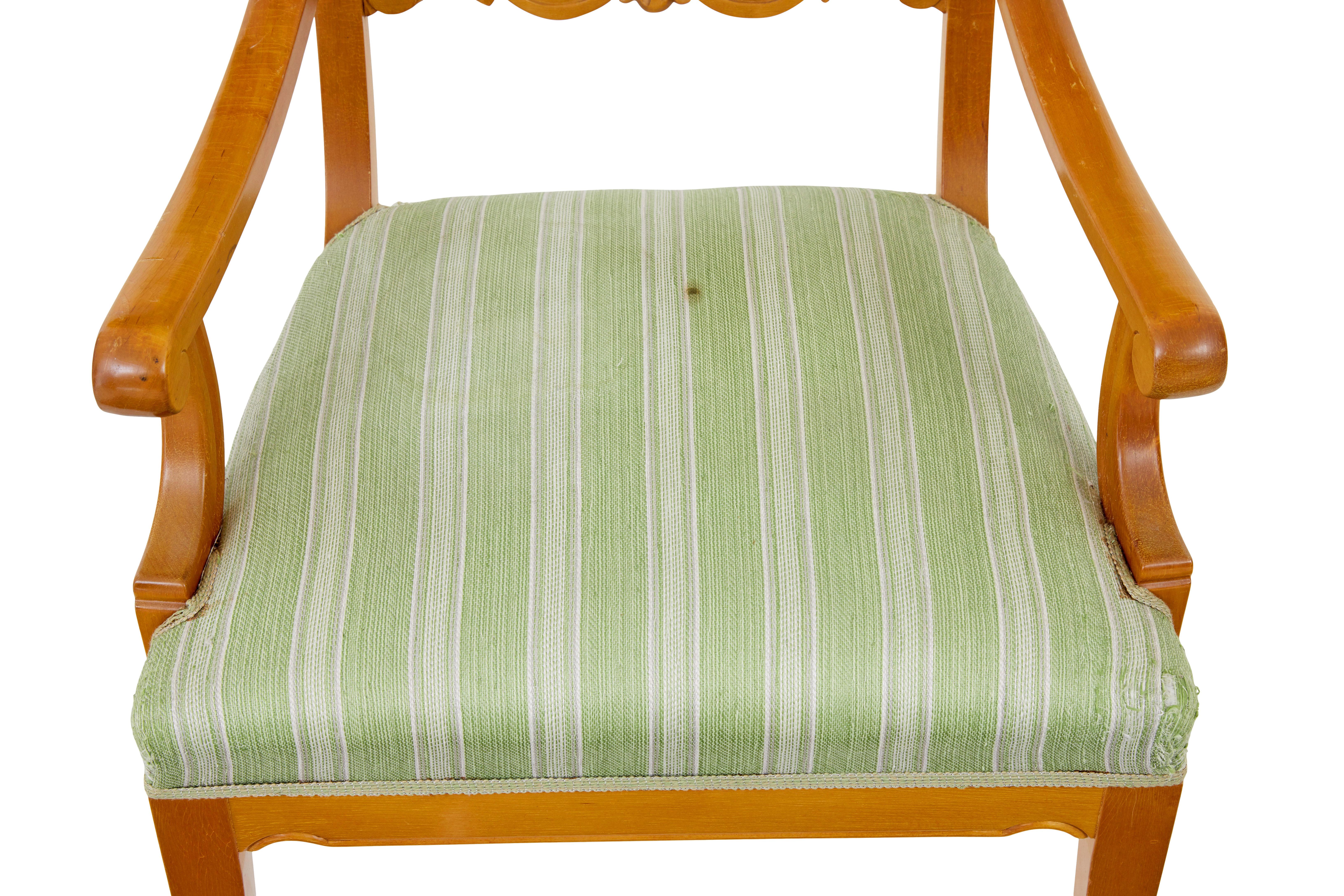 XX secolo Coppia di poltrone svedesi in betulla intagliata dei primi del Novecento in vendita